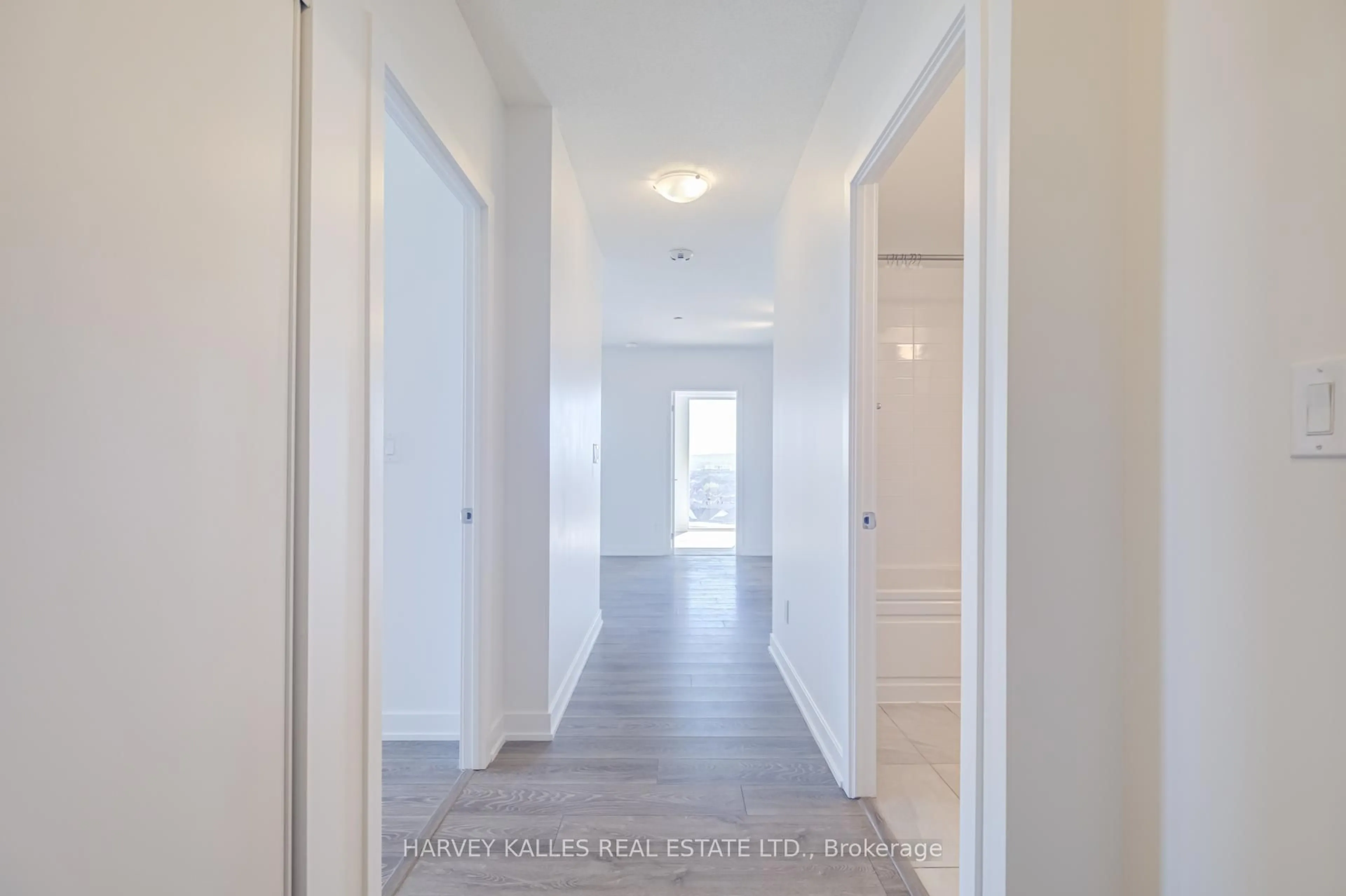 Indoor entryway for 3200 Dakota Common #B814, Burlington Ontario L7M 2A7
