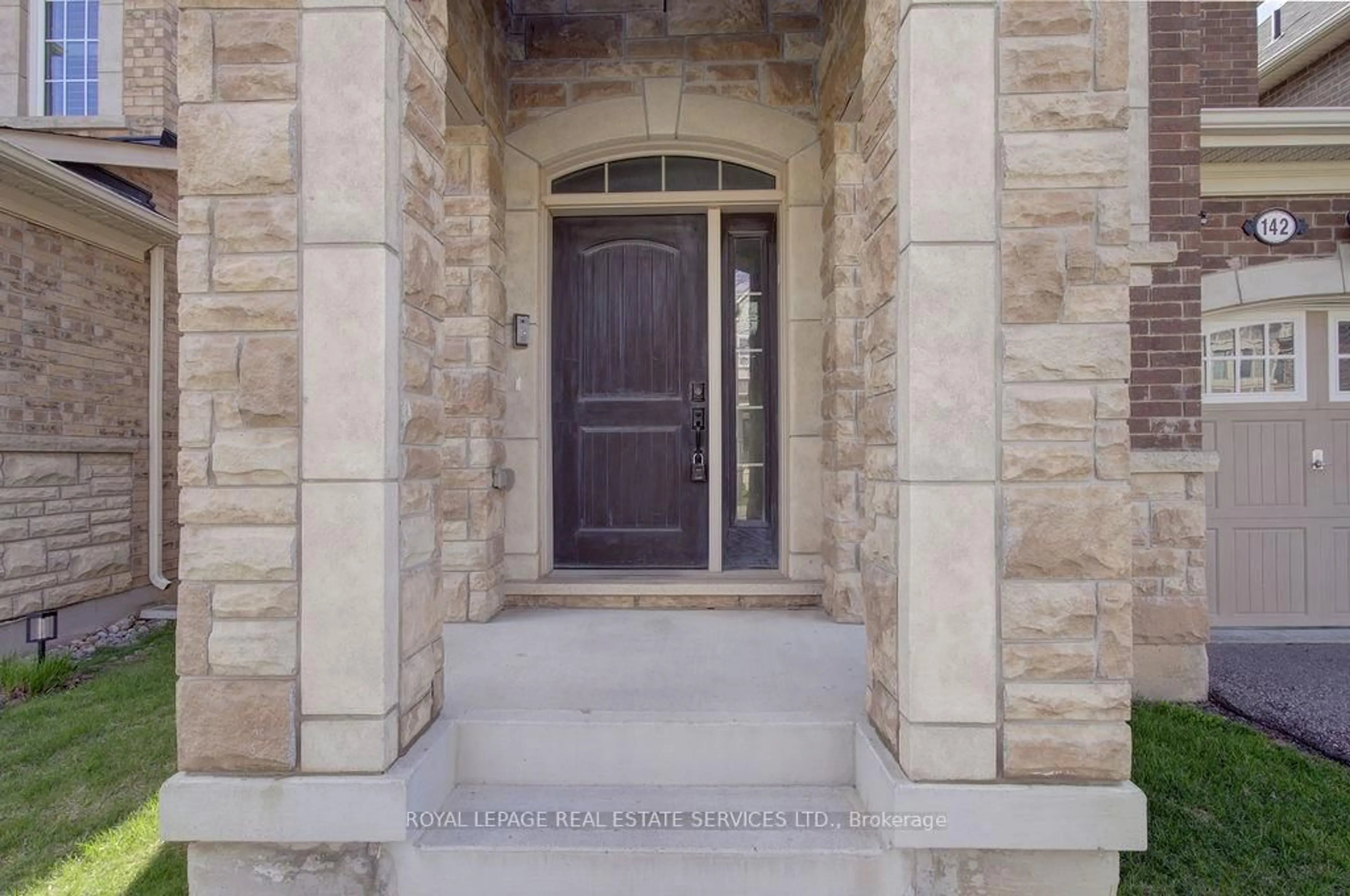 Indoor entryway for 142 Culp Tr, Oakville Ontario L6M 0W2
