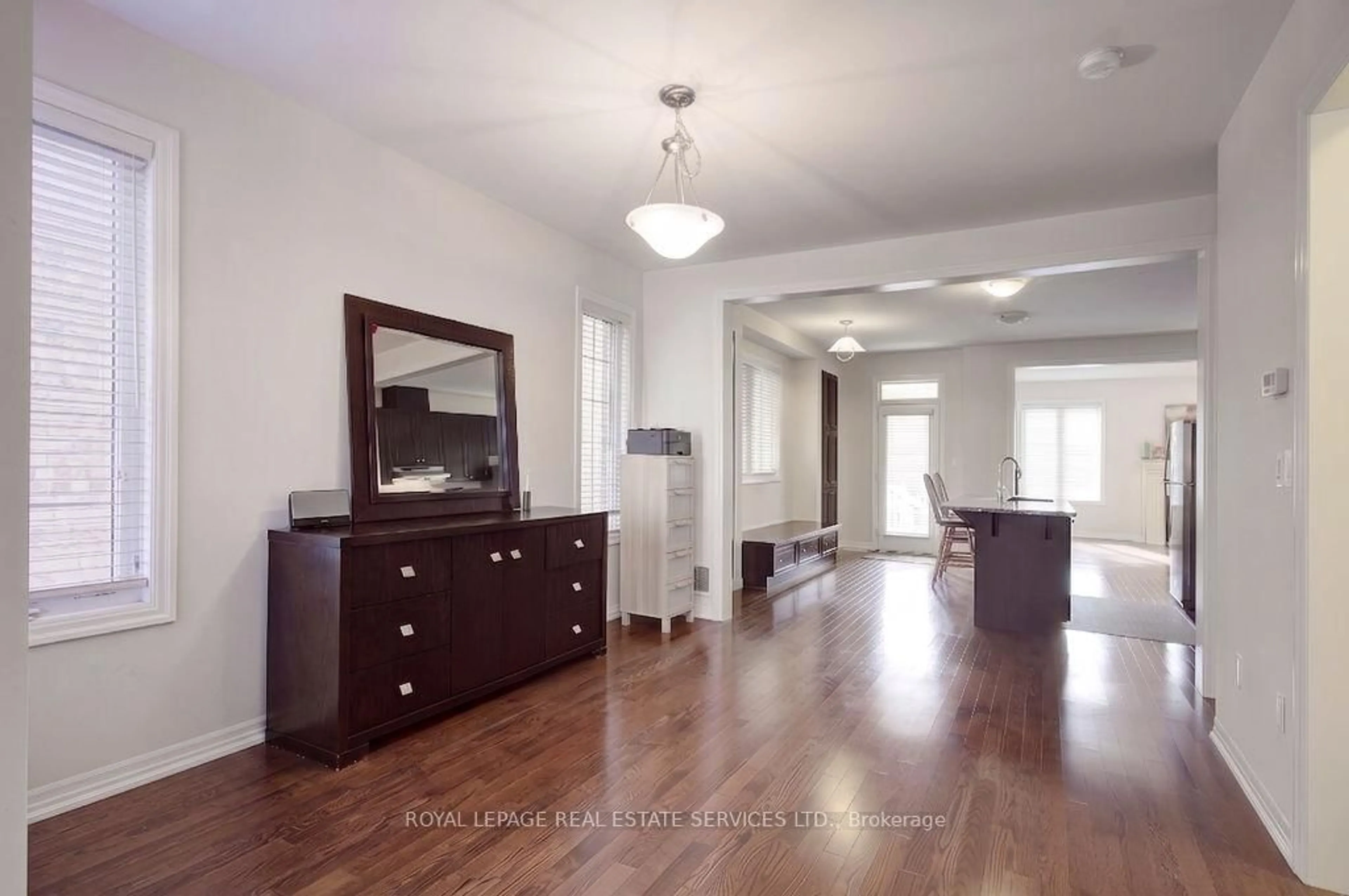 Indoor entryway for 142 Culp Tr, Oakville Ontario L6M 0W2