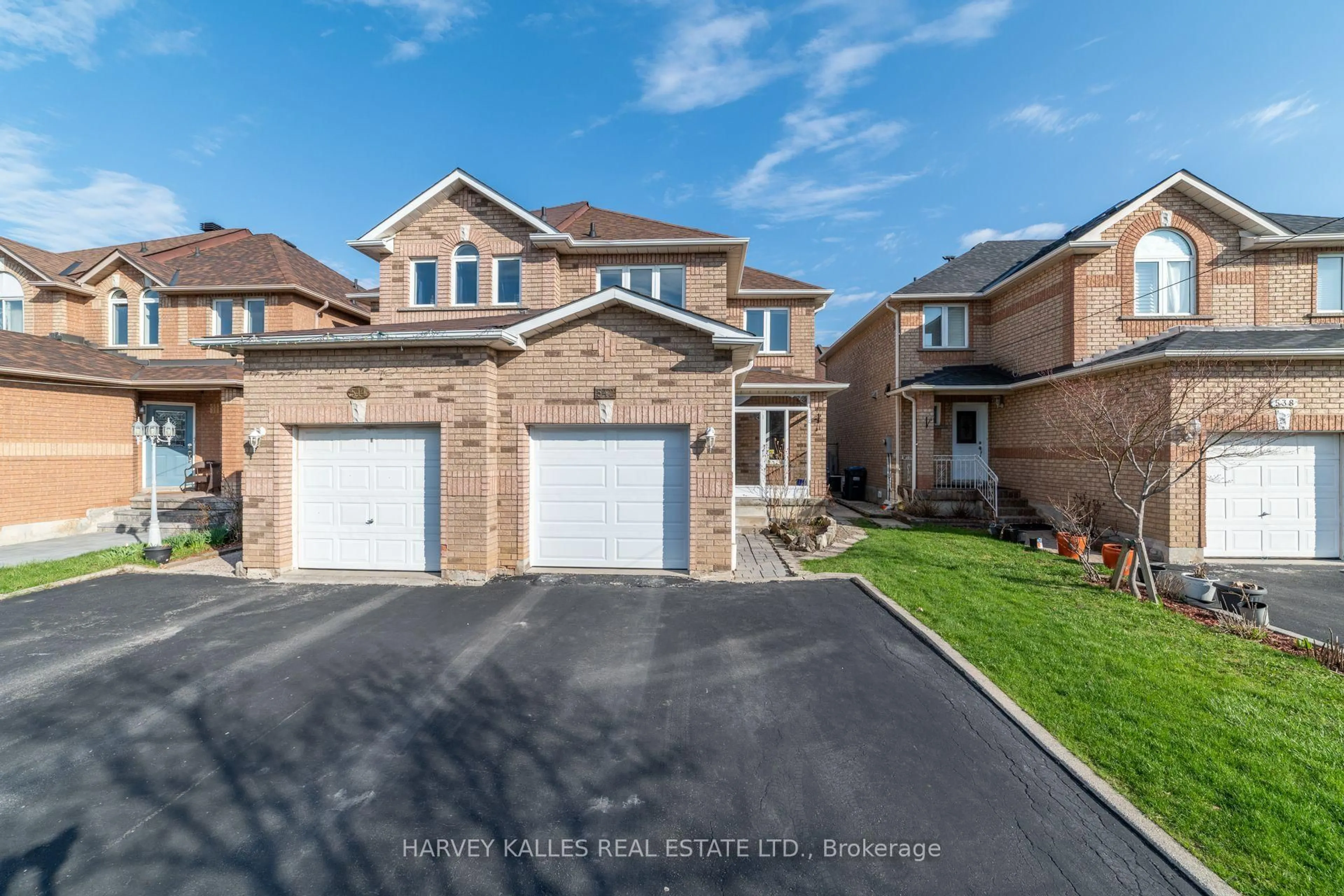 Home with brick exterior material, street for 542 Leatherleaf Dr, Mississauga Ontario L4Z 3Y5