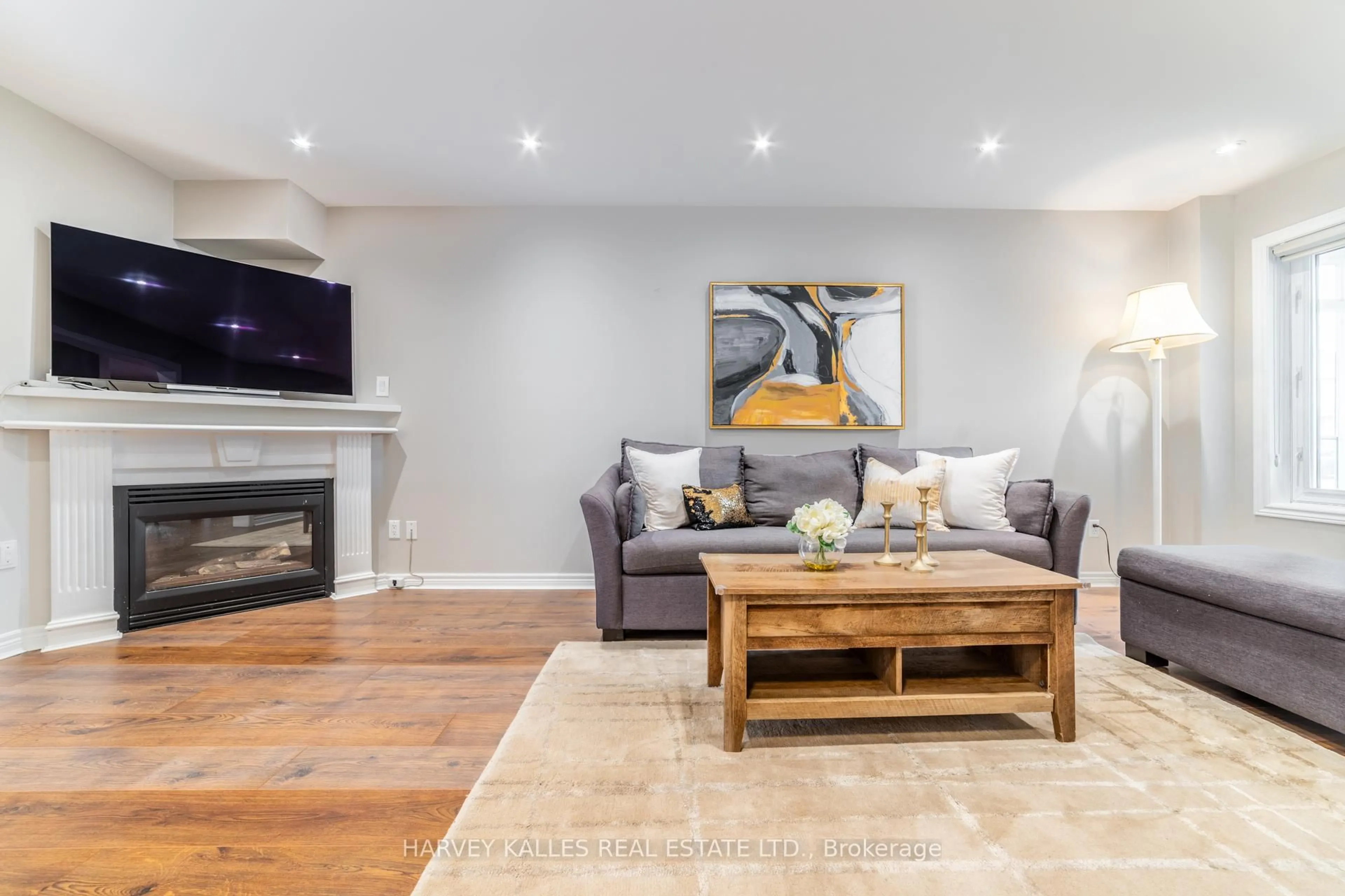 Living room with furniture, wood/laminate floor for 542 Leatherleaf Dr, Mississauga Ontario L4Z 3Y5