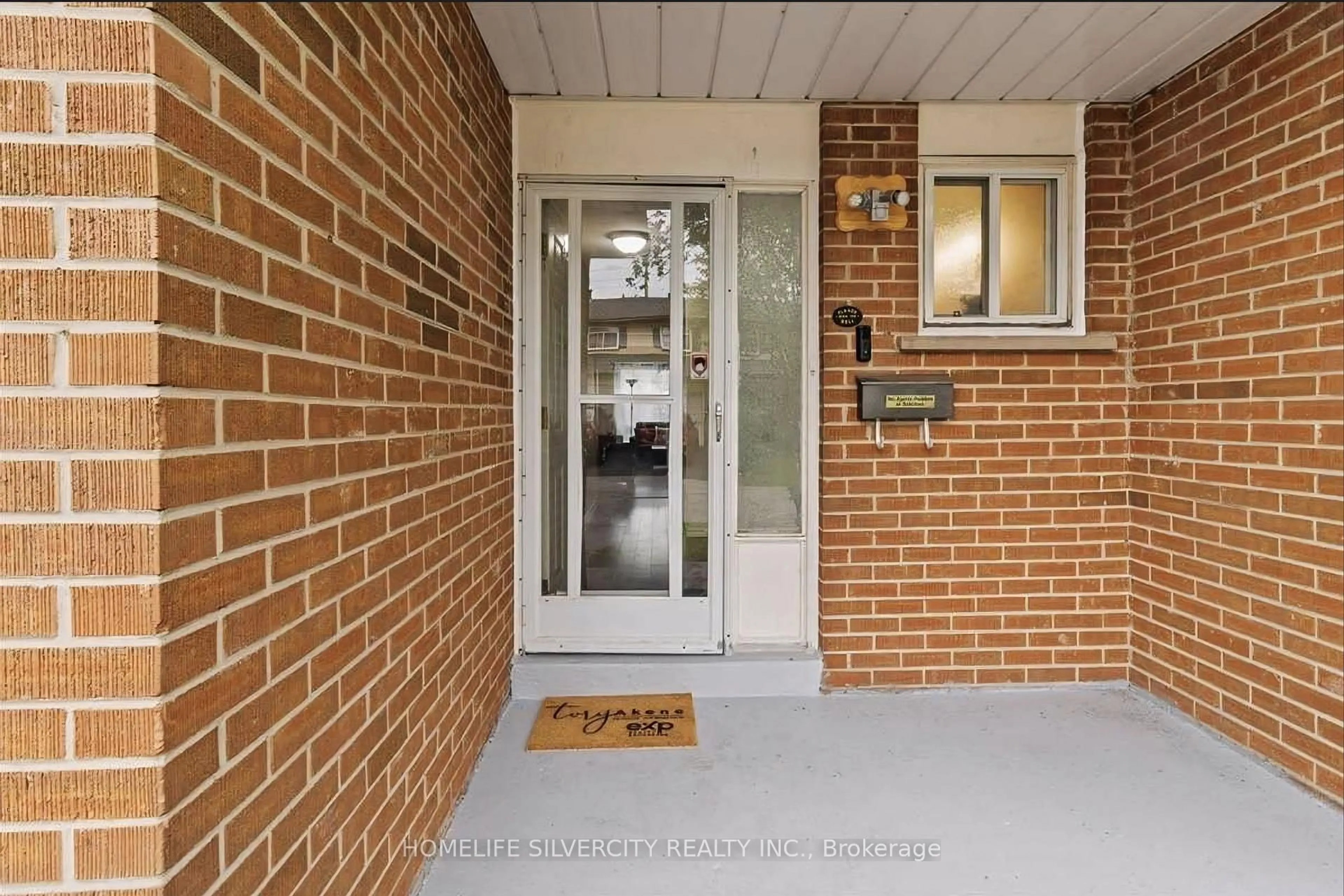 Indoor entryway for 46 Vodden Crt, Brampton Ontario L6V 2V7