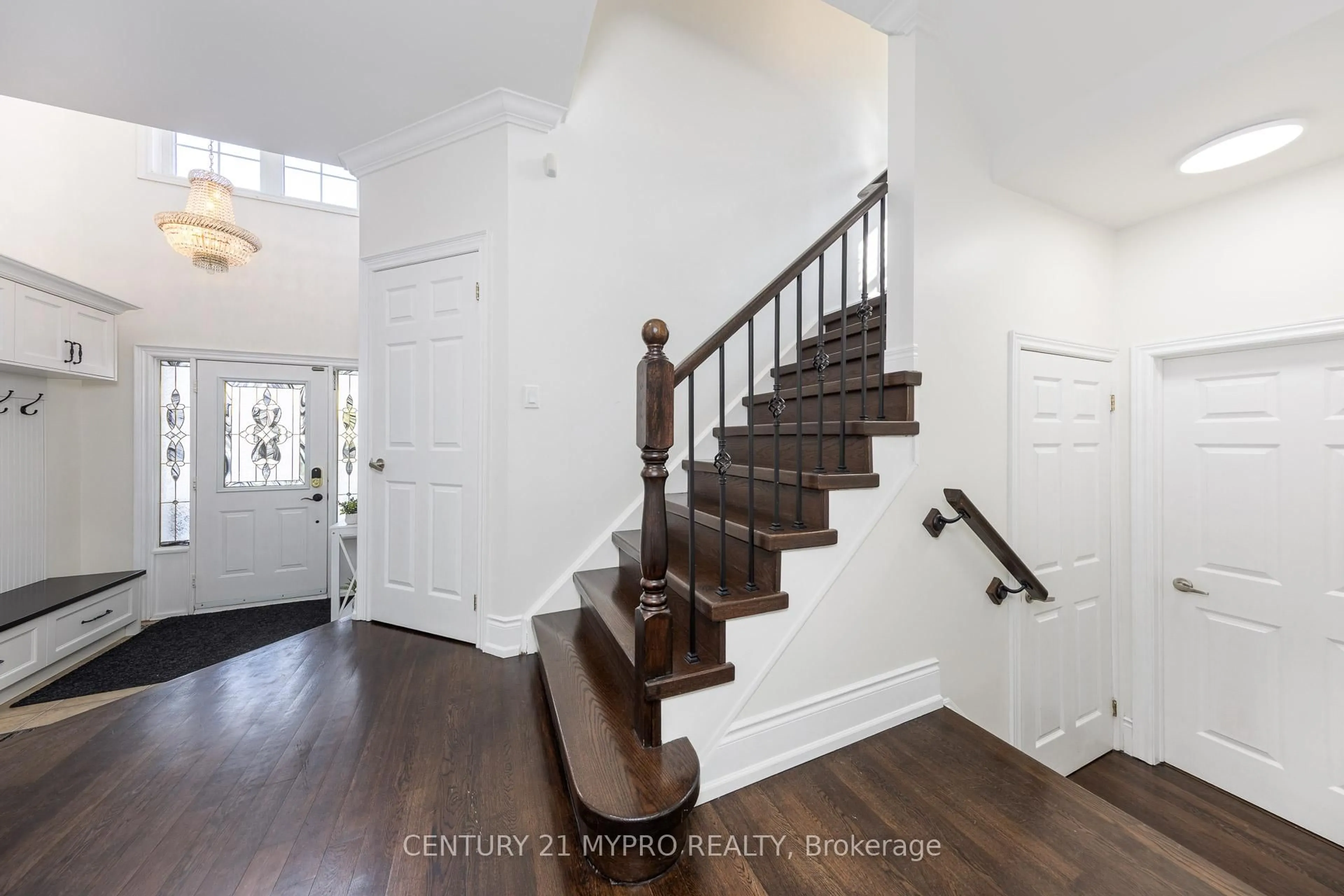 Indoor entryway for 2587 Carberry Way, Oakville Ontario L6M 4R8