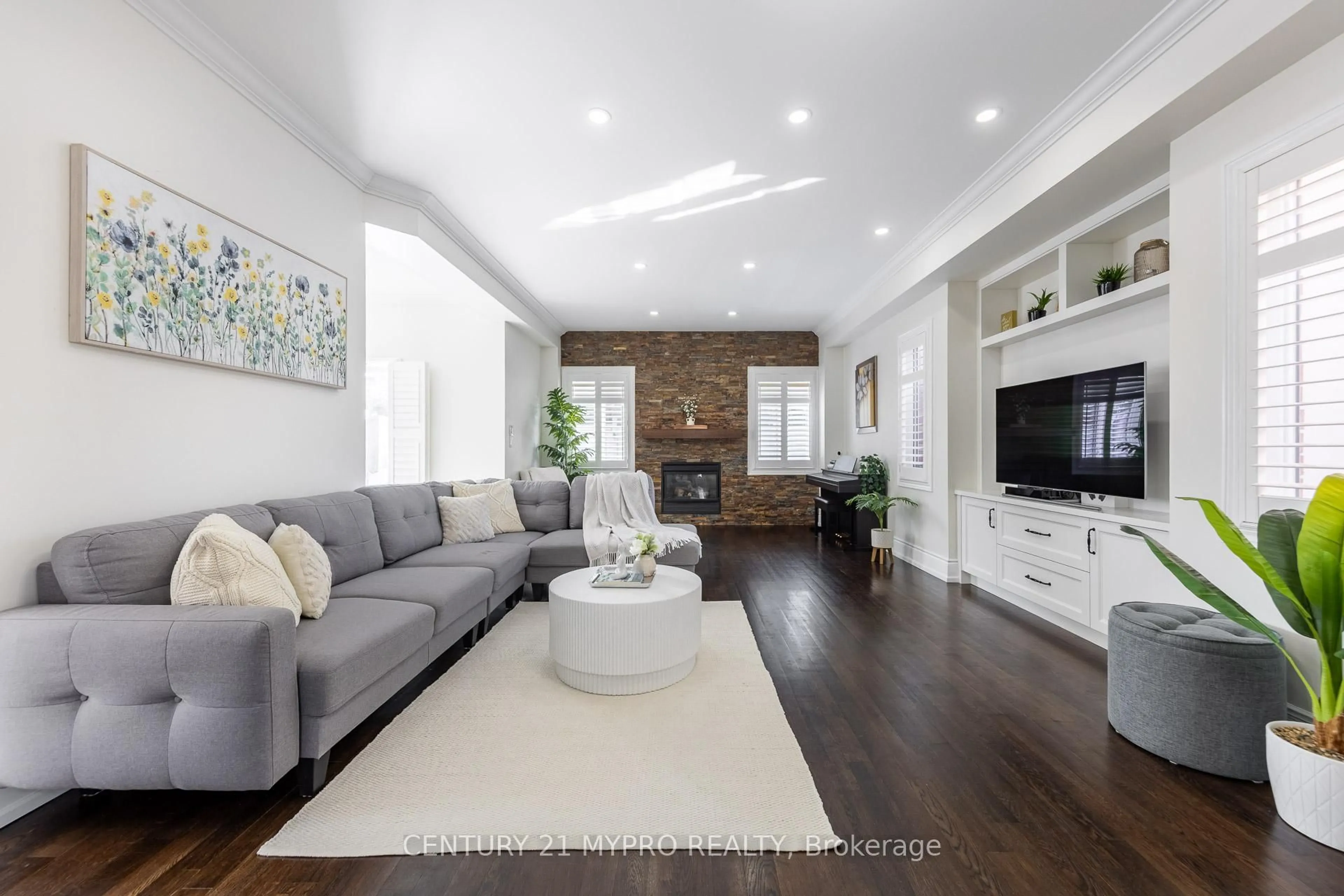 Living room with furniture, unknown for 2587 Carberry Way, Oakville Ontario L6M 4R8
