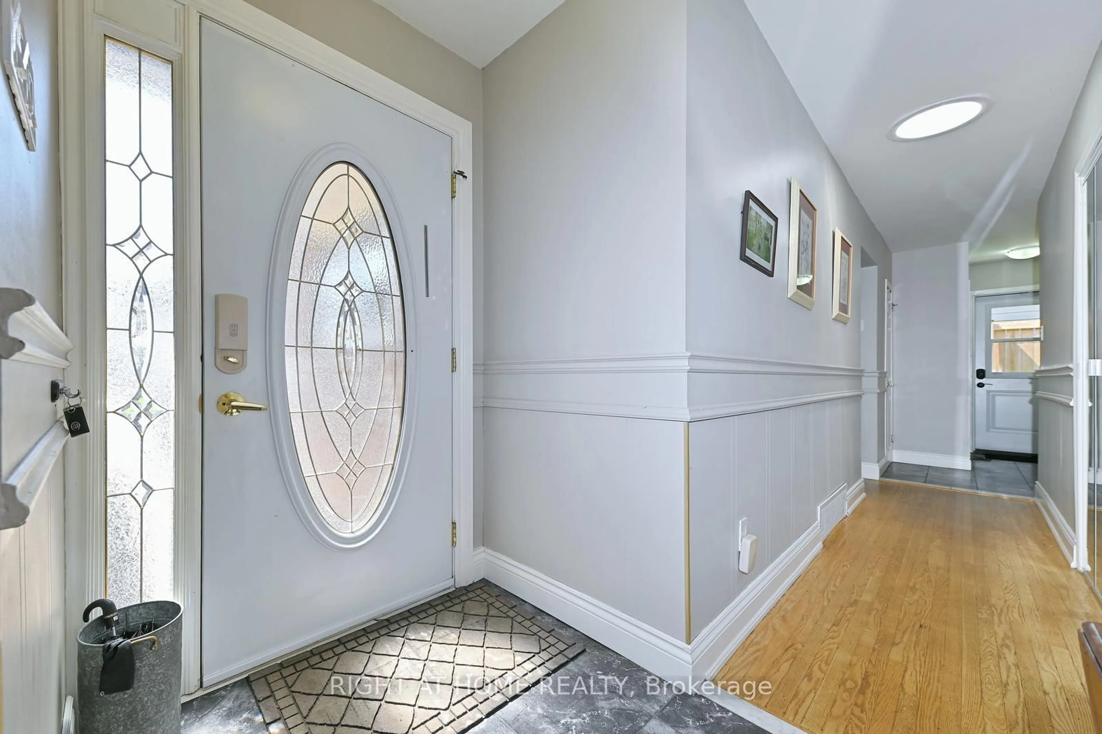 Indoor entryway for 4 Allendale Rd, Brampton Ontario L6W 2Y6