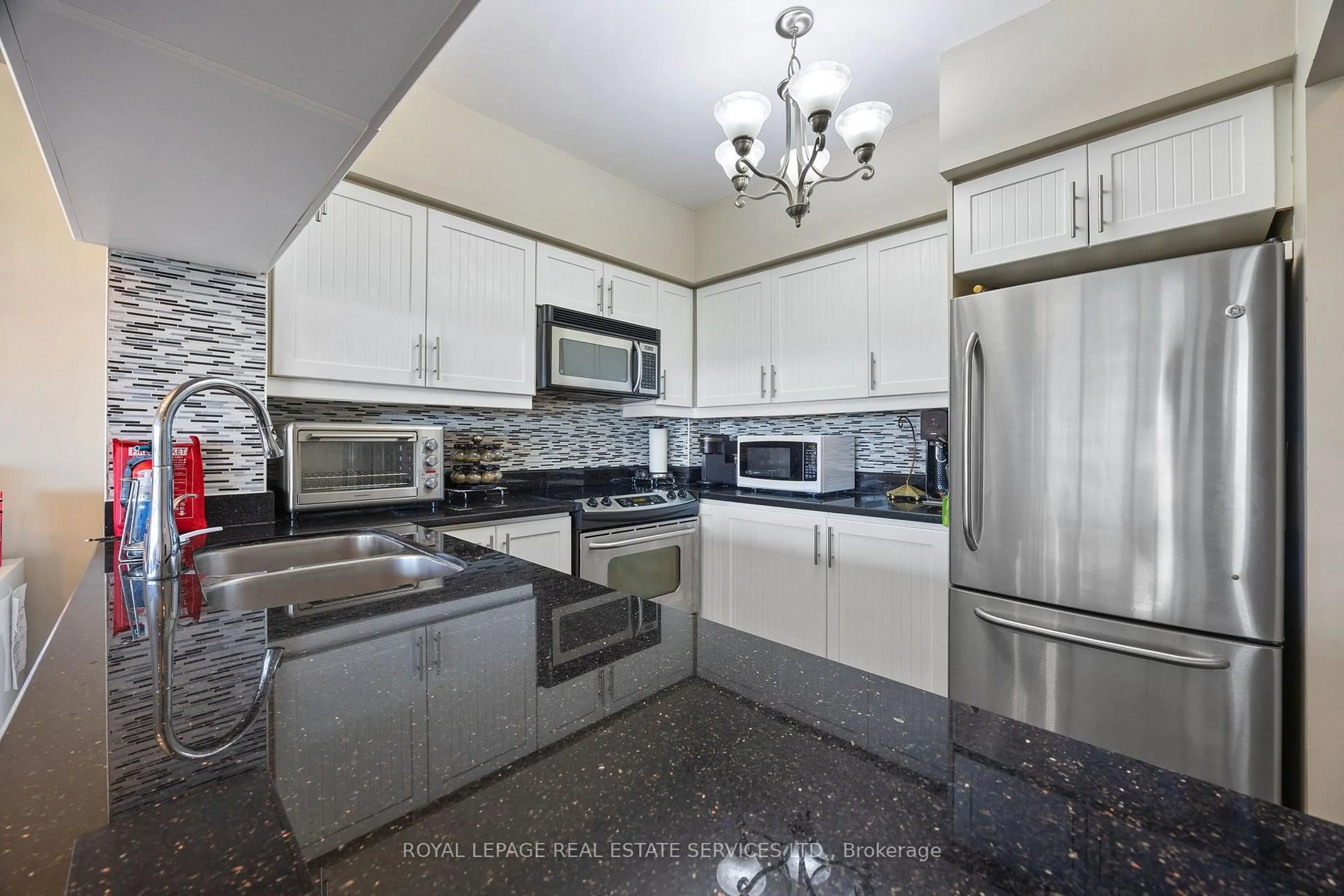 Standard kitchen, ceramic/tile floor for 2261 Lake shore Blvd #1010, Toronto Ontario M8V 3X1