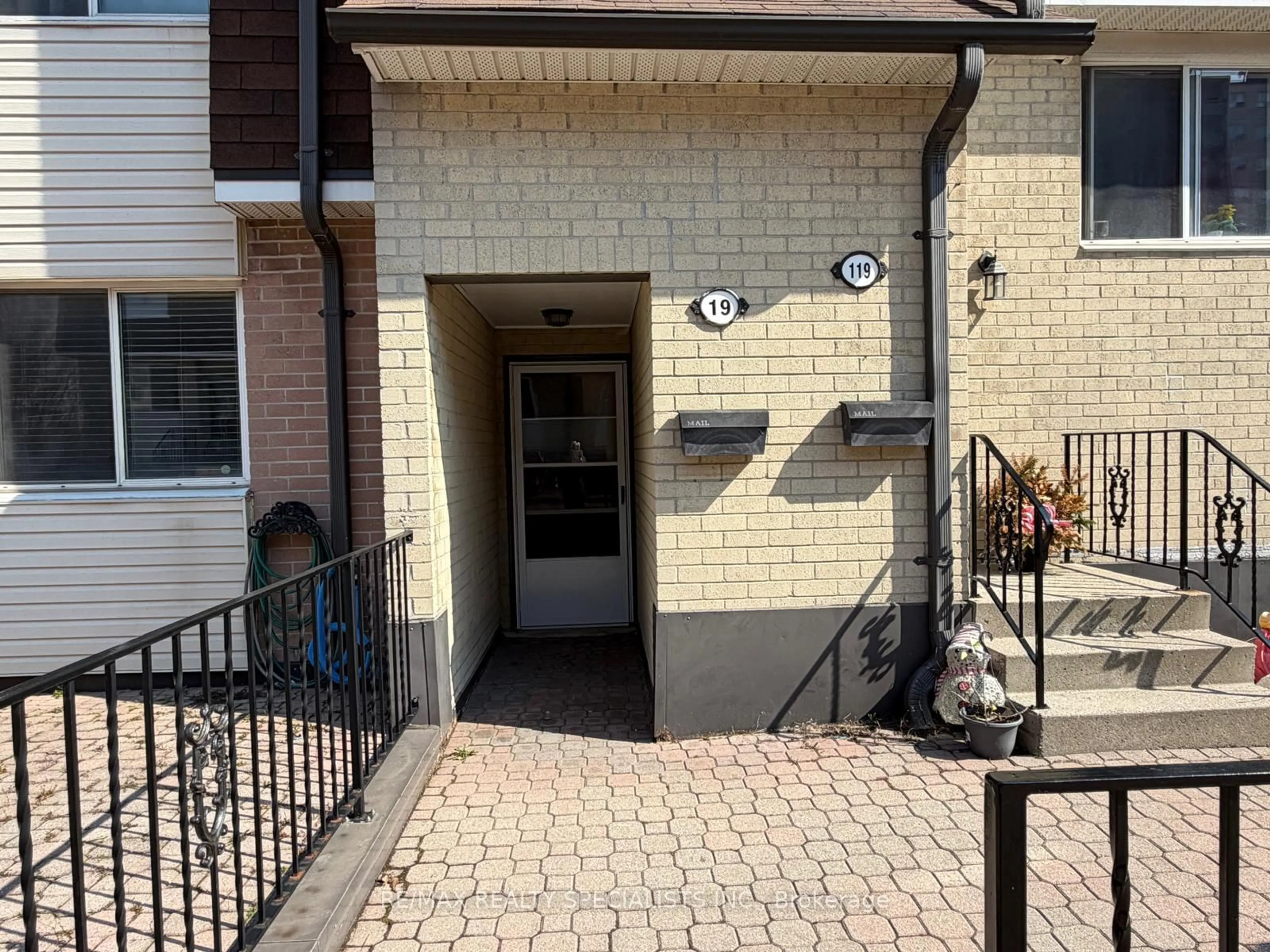 Unknown for 2170 Bromsgrove Rd #19, Mississauga Ontario L5J 4J2
