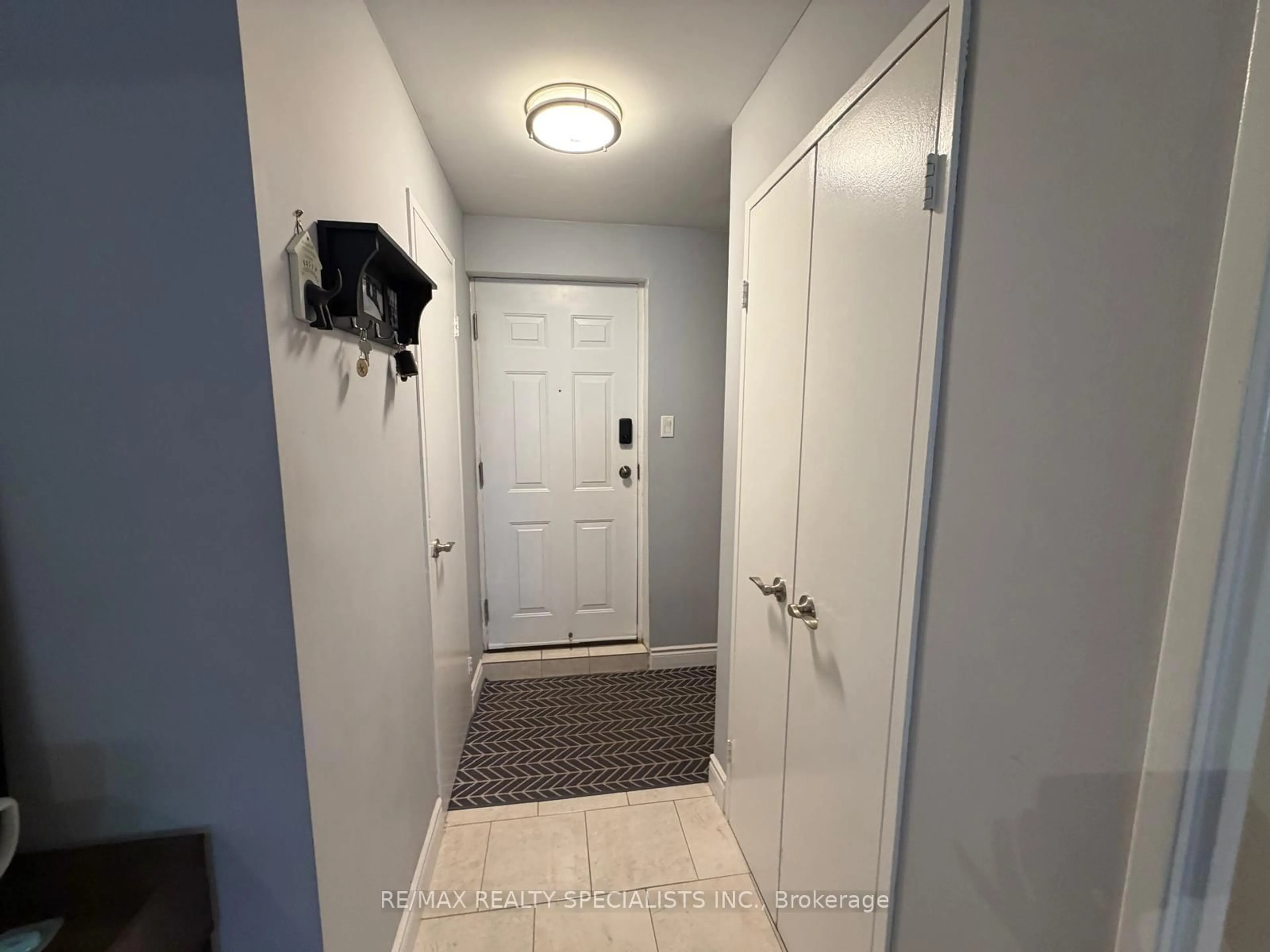 Indoor entryway for 2170 Bromsgrove Rd #19, Mississauga Ontario L5J 4J2