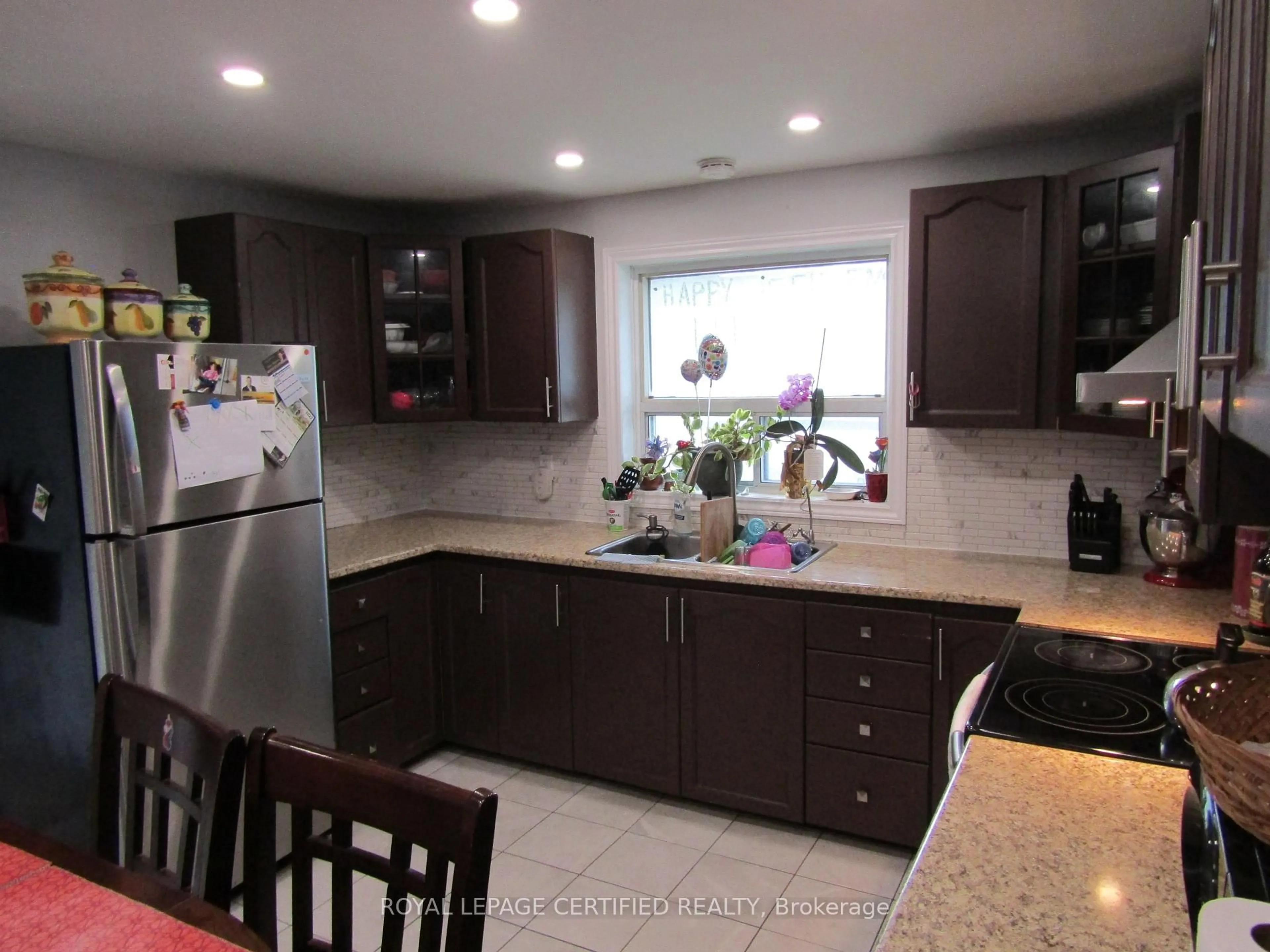 Open concept kitchen, ceramic/tile floor for 170 Troiless St, Caledon Ontario L7K 1C3