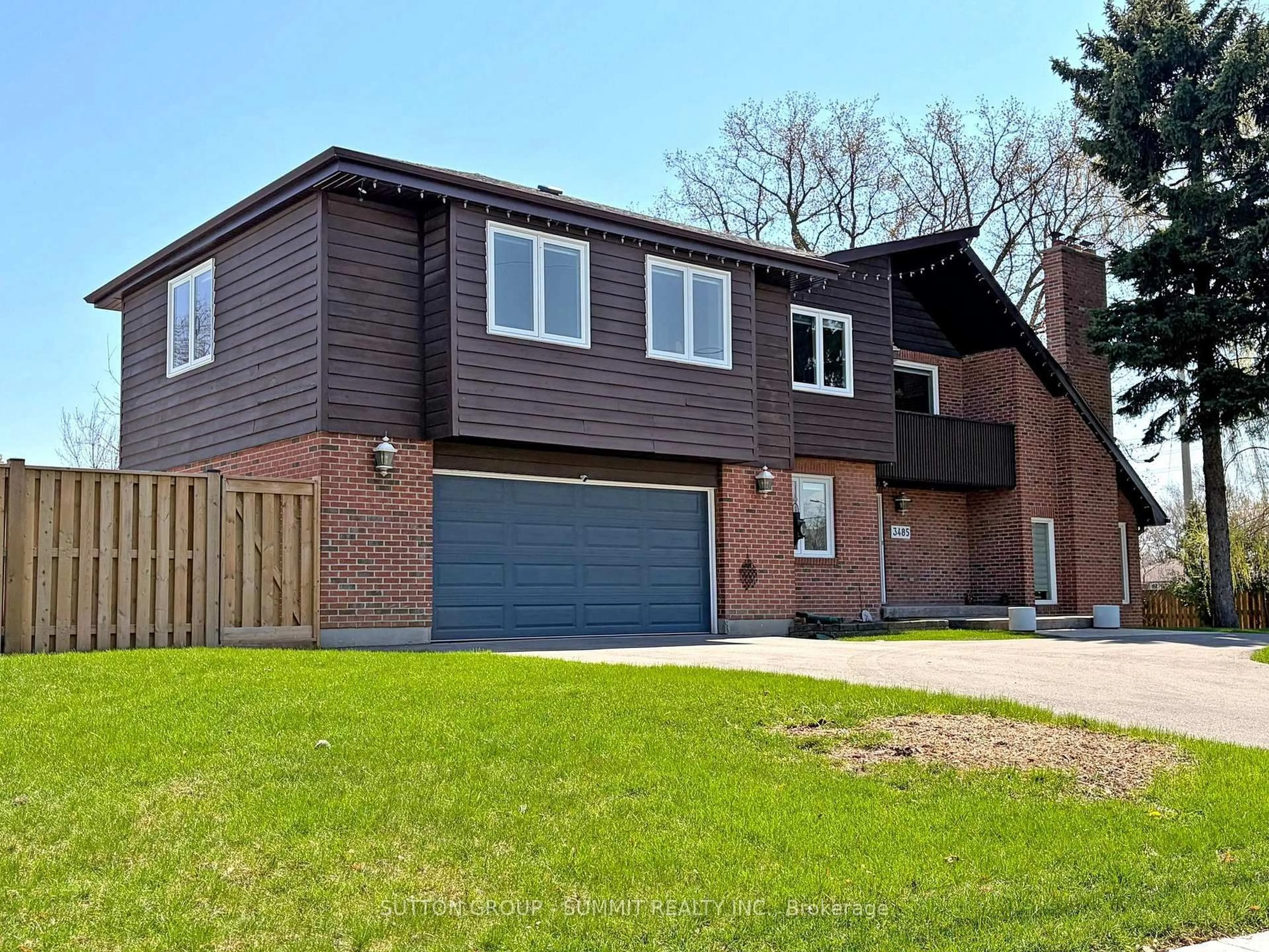 Home with brick exterior material, street for 3485 Cawthra Rd, Mississauga Ontario L5A 2X9