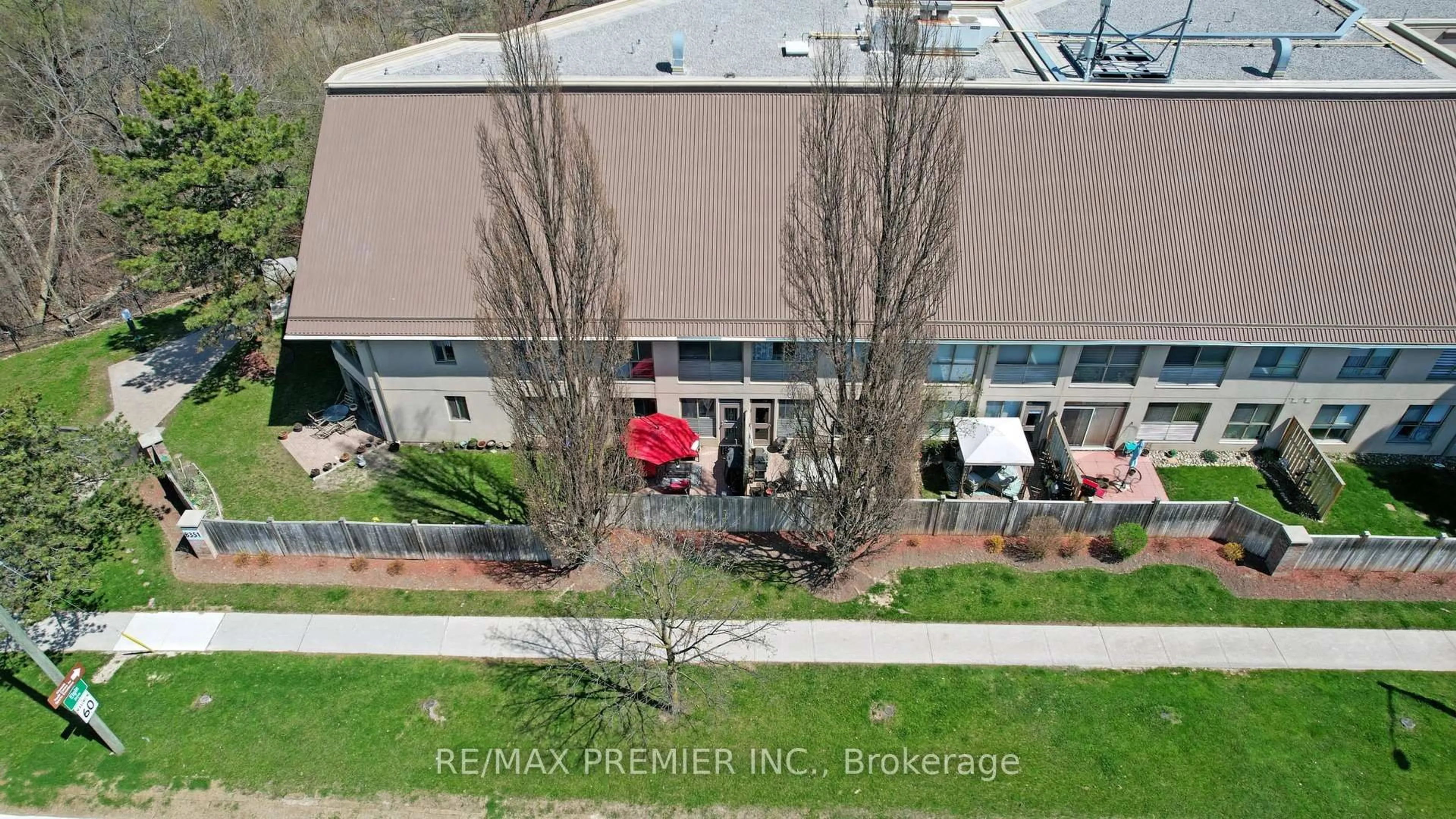 A pic from outside/outdoor area/front of a property/back of a property/a pic from drone, building for 8351 Mclaughlin Rd #127, Brampton Ontario L6Y 4H8