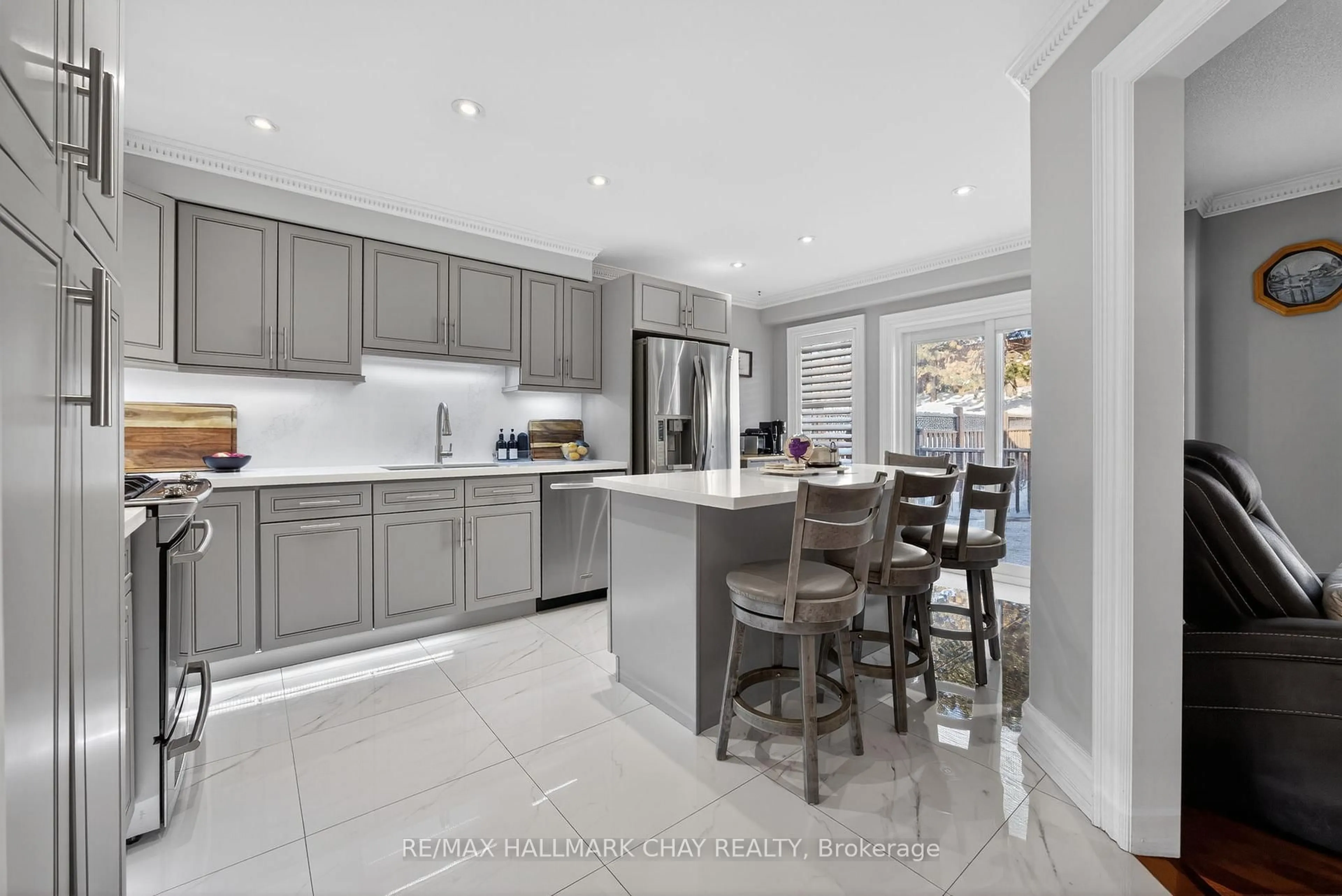 Open concept kitchen, ceramic/tile floor for 72 Ravenscliffe Crt, Brampton Ontario L6X 4N9