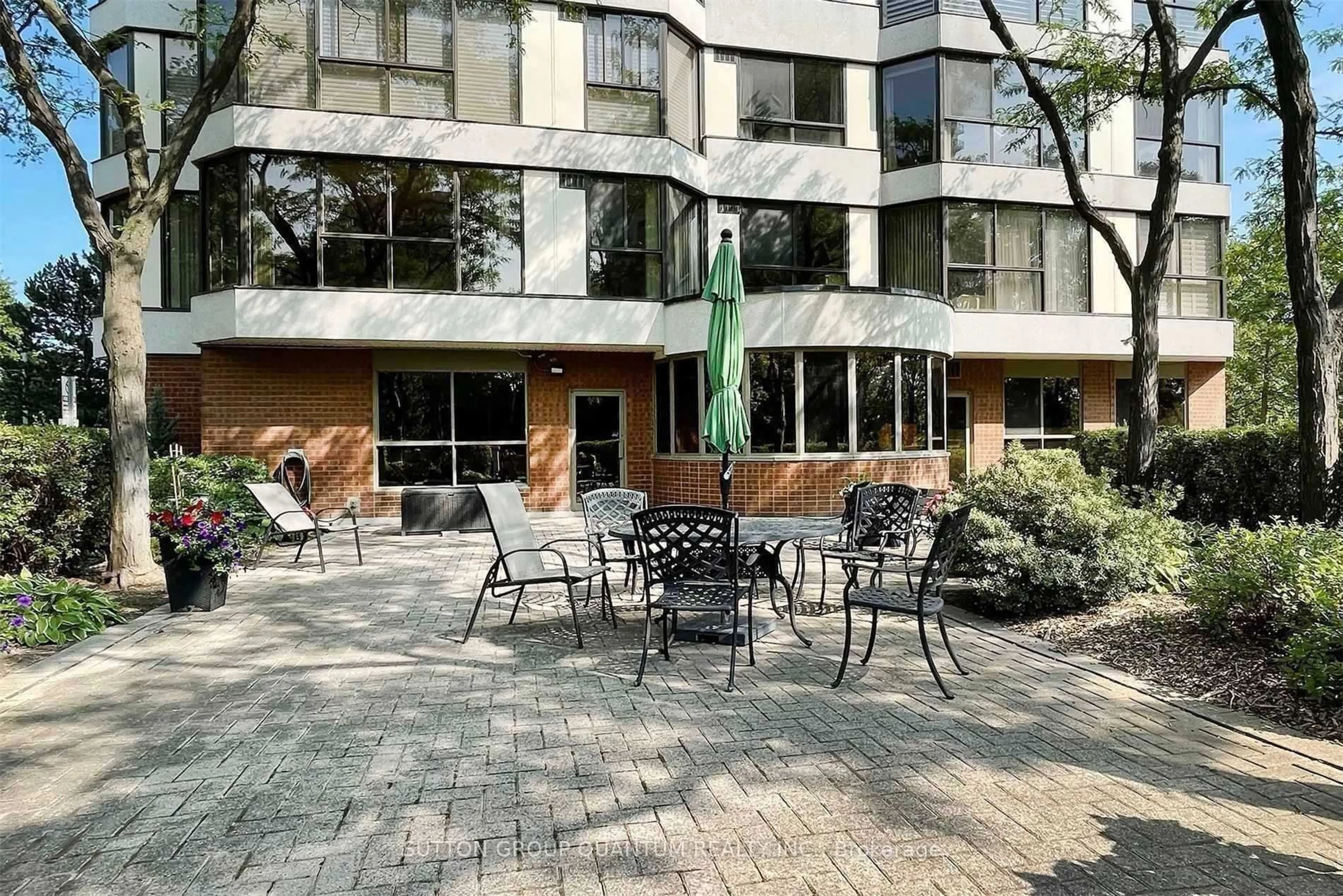 Patio, street for 1271 Walden Circ #403, Mississauga Ontario L5J 4R4