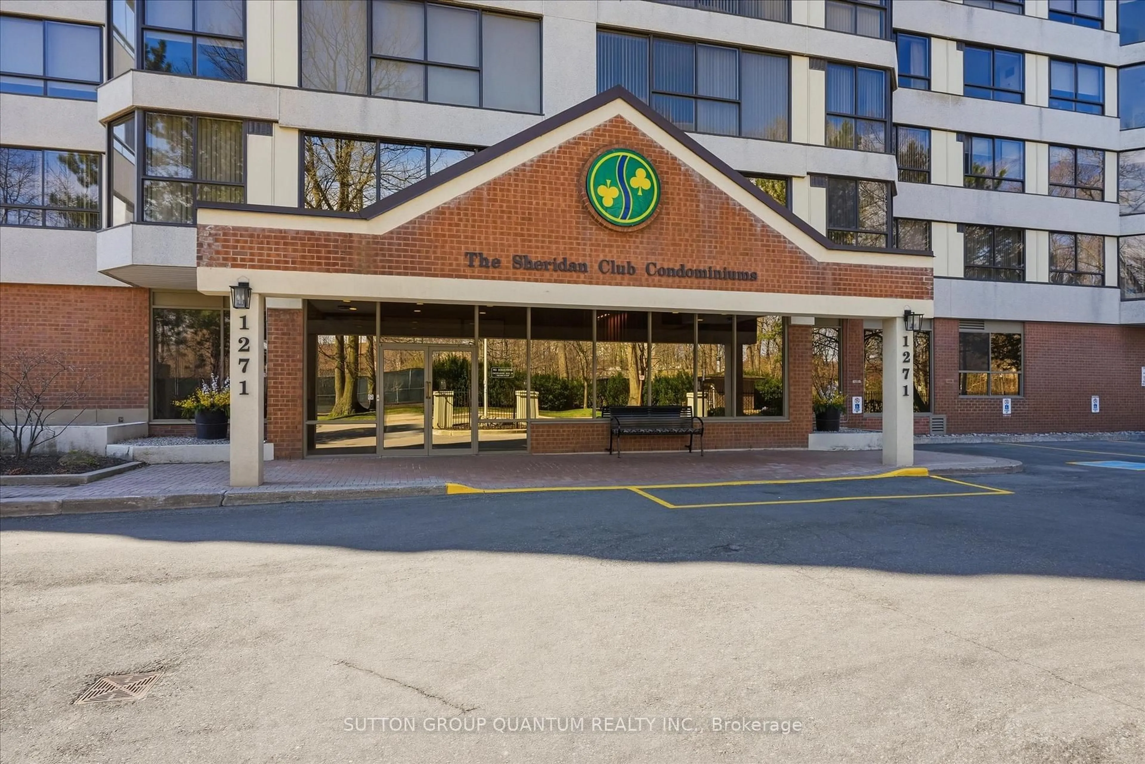 Indoor foyer for 1271 Walden Circ #403, Mississauga Ontario L5J 4R4