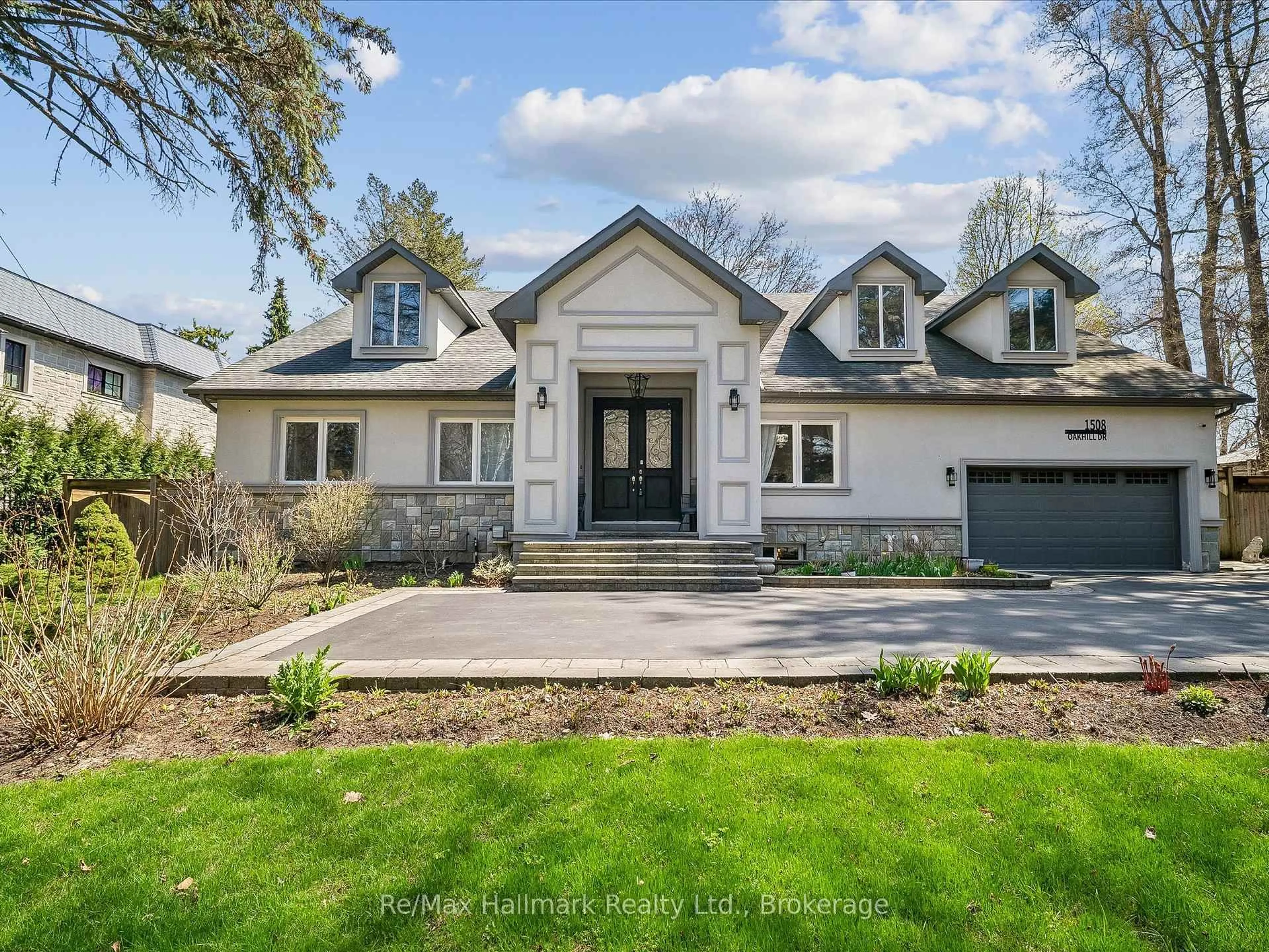 Home with brick exterior material, street for 1508 Oakhill Dr, Oakville Ontario L6J 1Y5