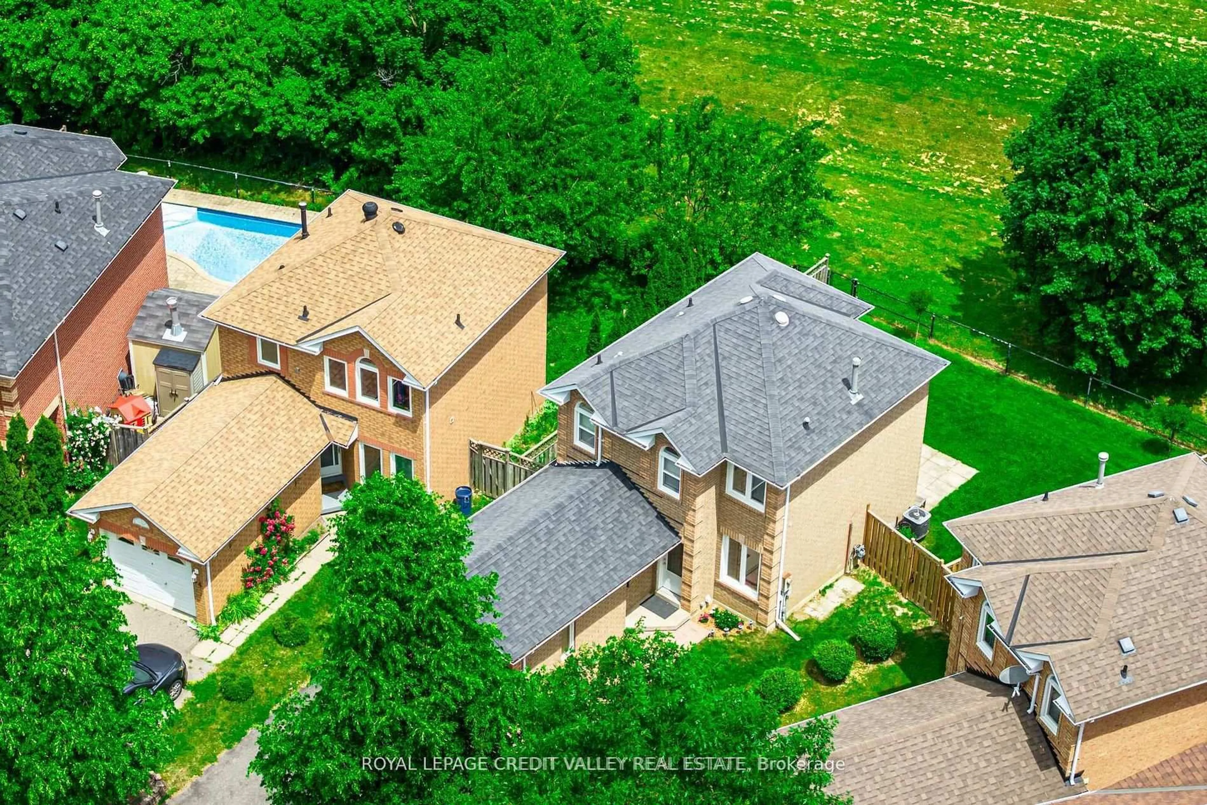 A pic from outside/outdoor area/front of a property/back of a property/a pic from drone, street for 56 Valonia Dr, Brampton Ontario L6V 4K1