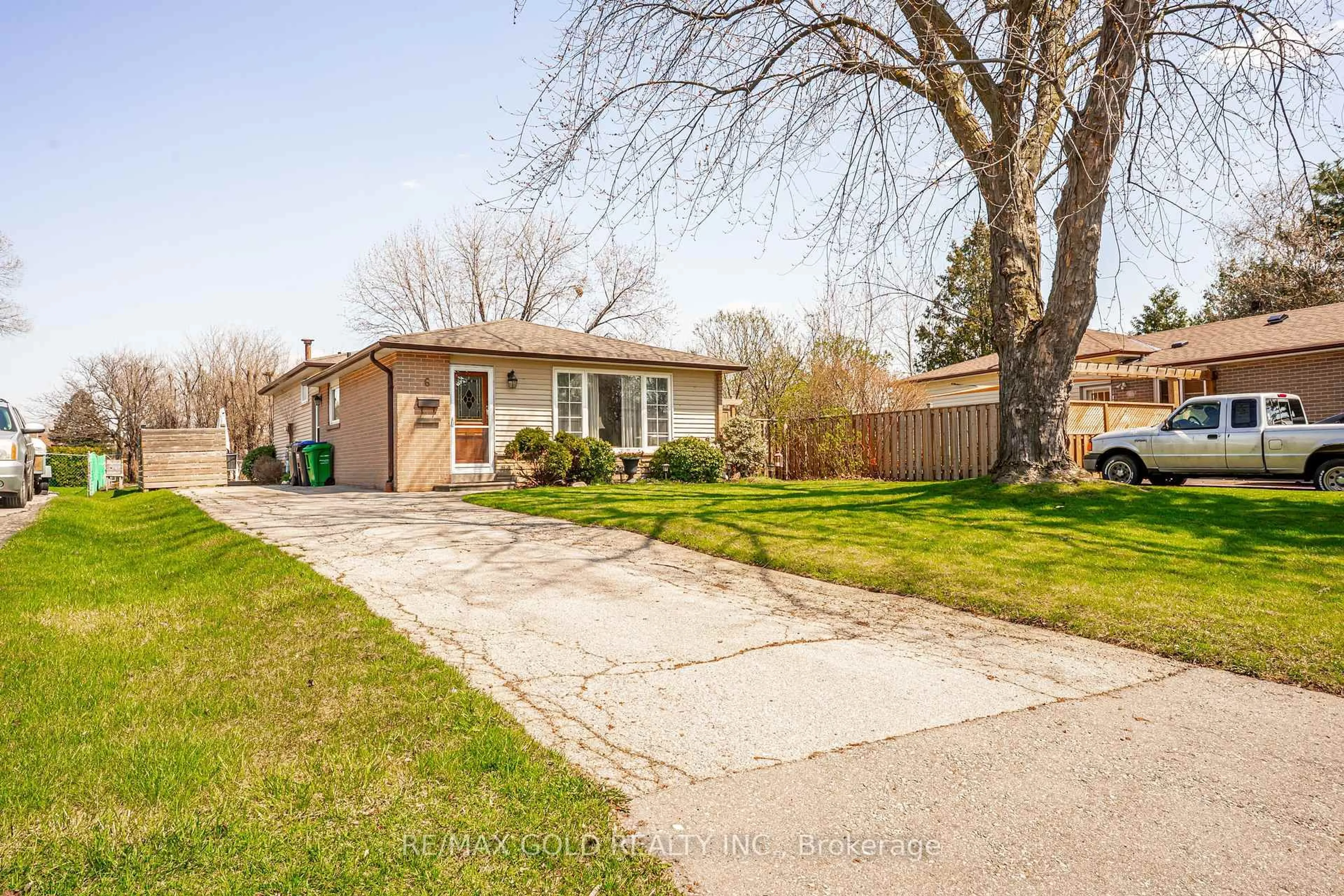 Unknown for 6 Eldon Crt, Brampton Ontario L6T 2B9