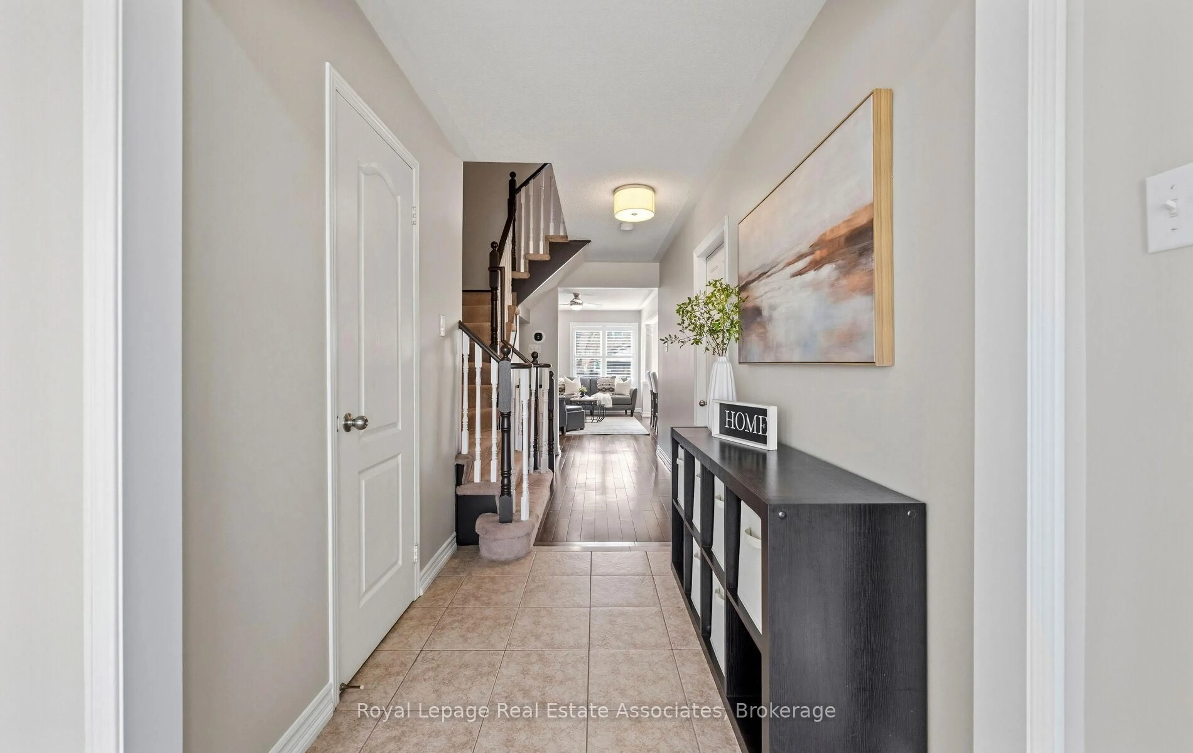 Indoor entryway for 26 Snowberry Cres, Halton Hills Ontario L7G 6M4