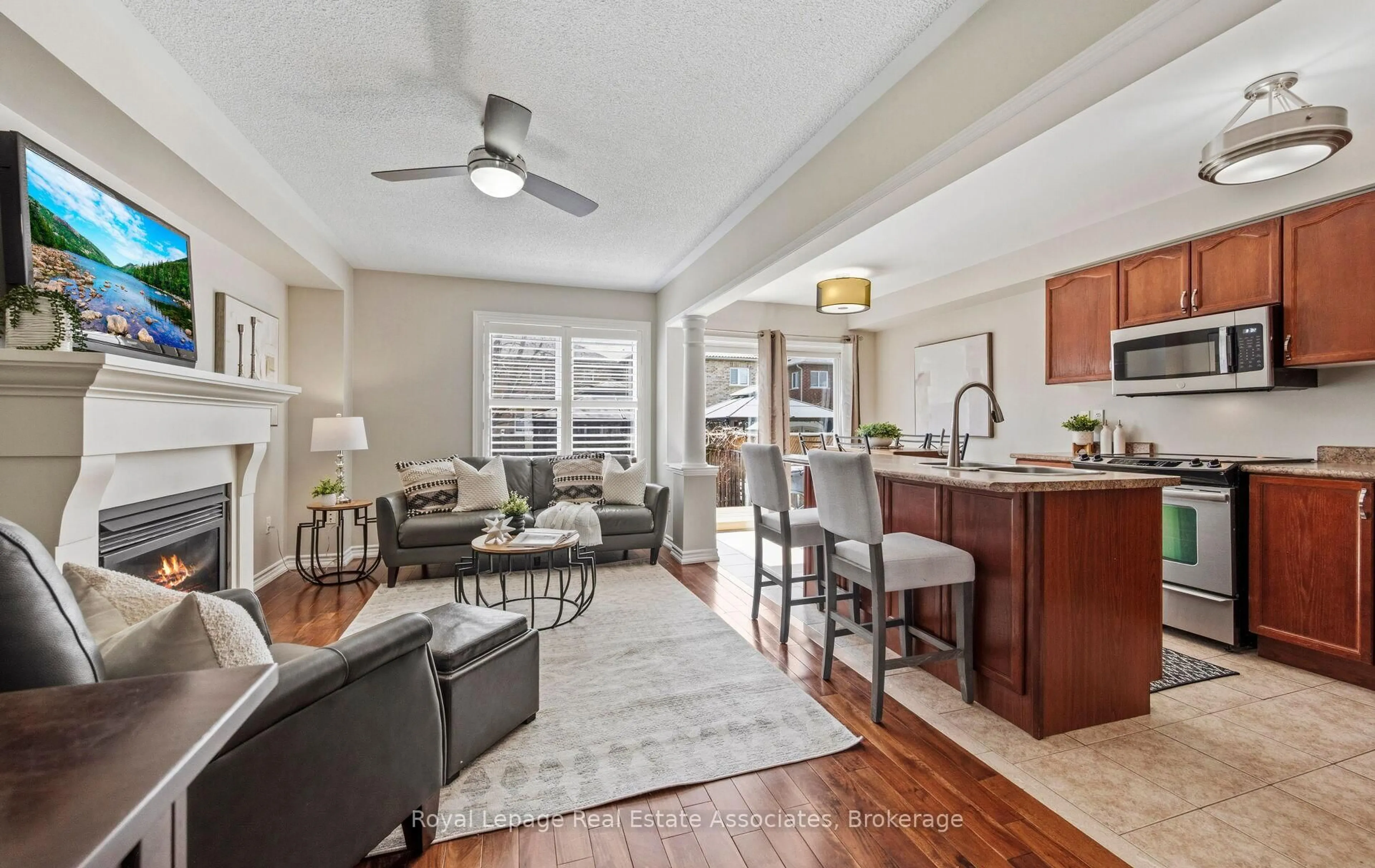 Living room with furniture, unknown for 26 Snowberry Cres, Halton Hills Ontario L7G 6M4