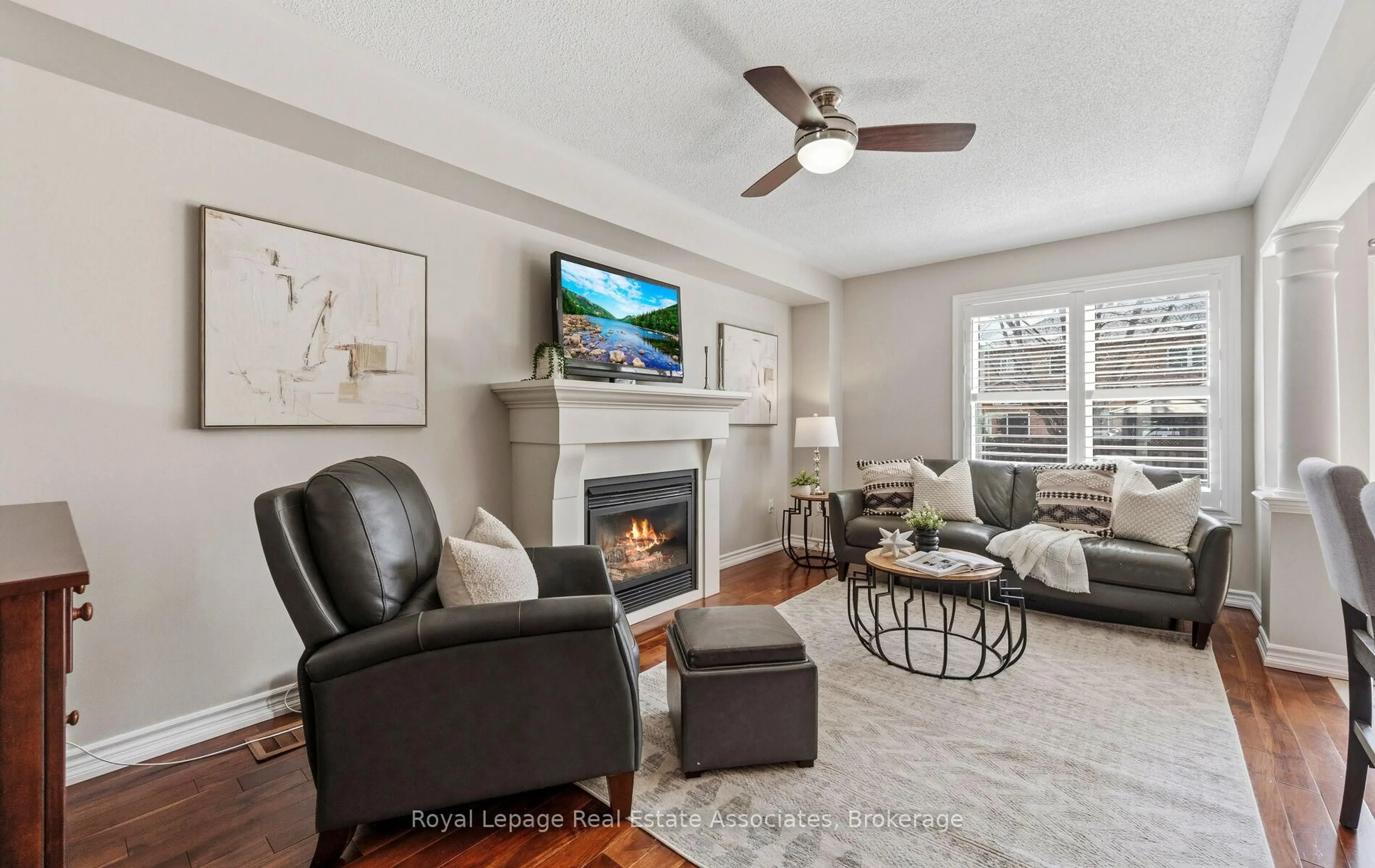 Living room with furniture, unknown for 26 Snowberry Cres, Halton Hills Ontario L7G 6M4