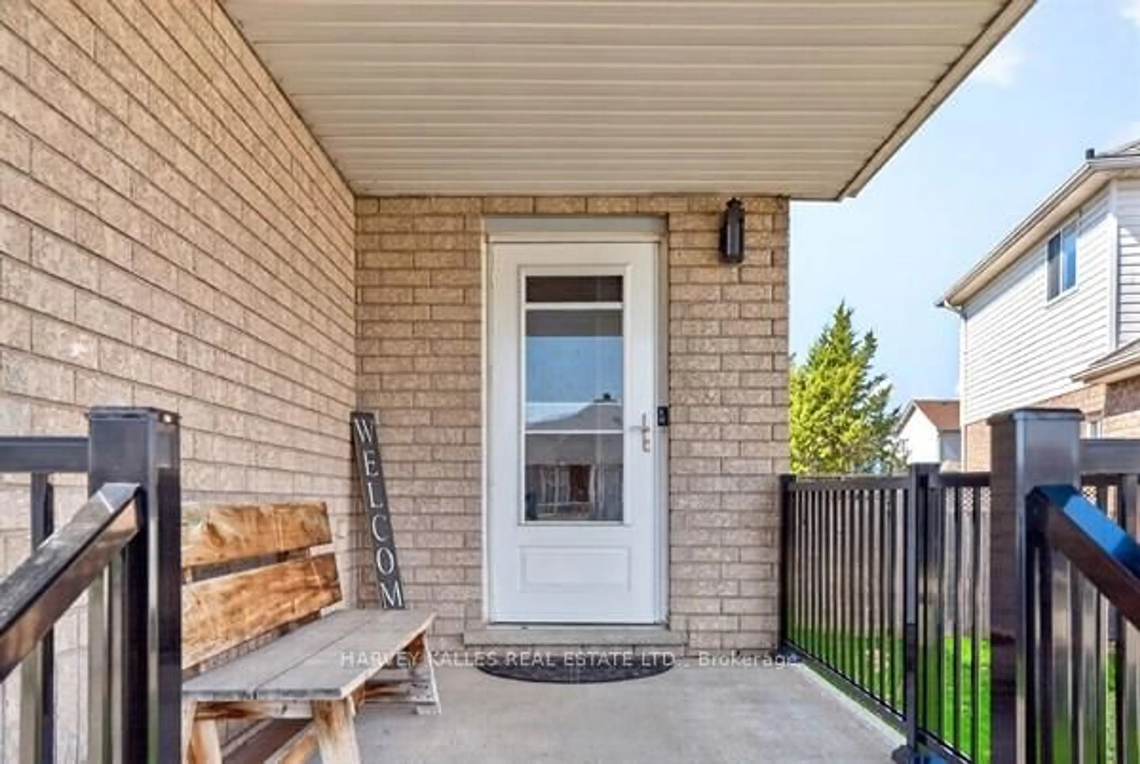 Indoor entryway for 71 Beardmore Cres, Halton Hills Ontario L7J 2Z1