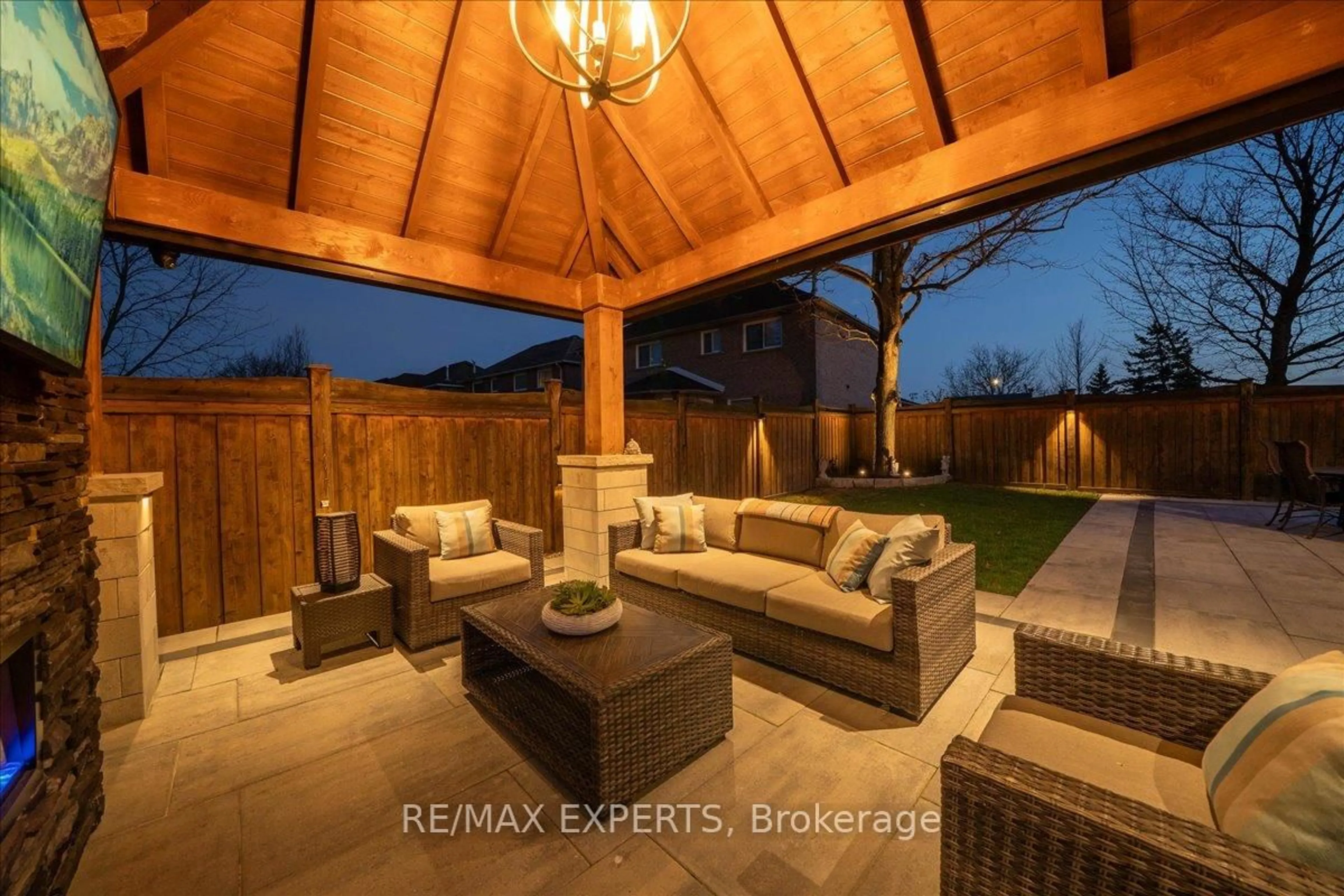 Patio, street for 3 Thornbury Rd, Caledon Ontario L7E 1J4