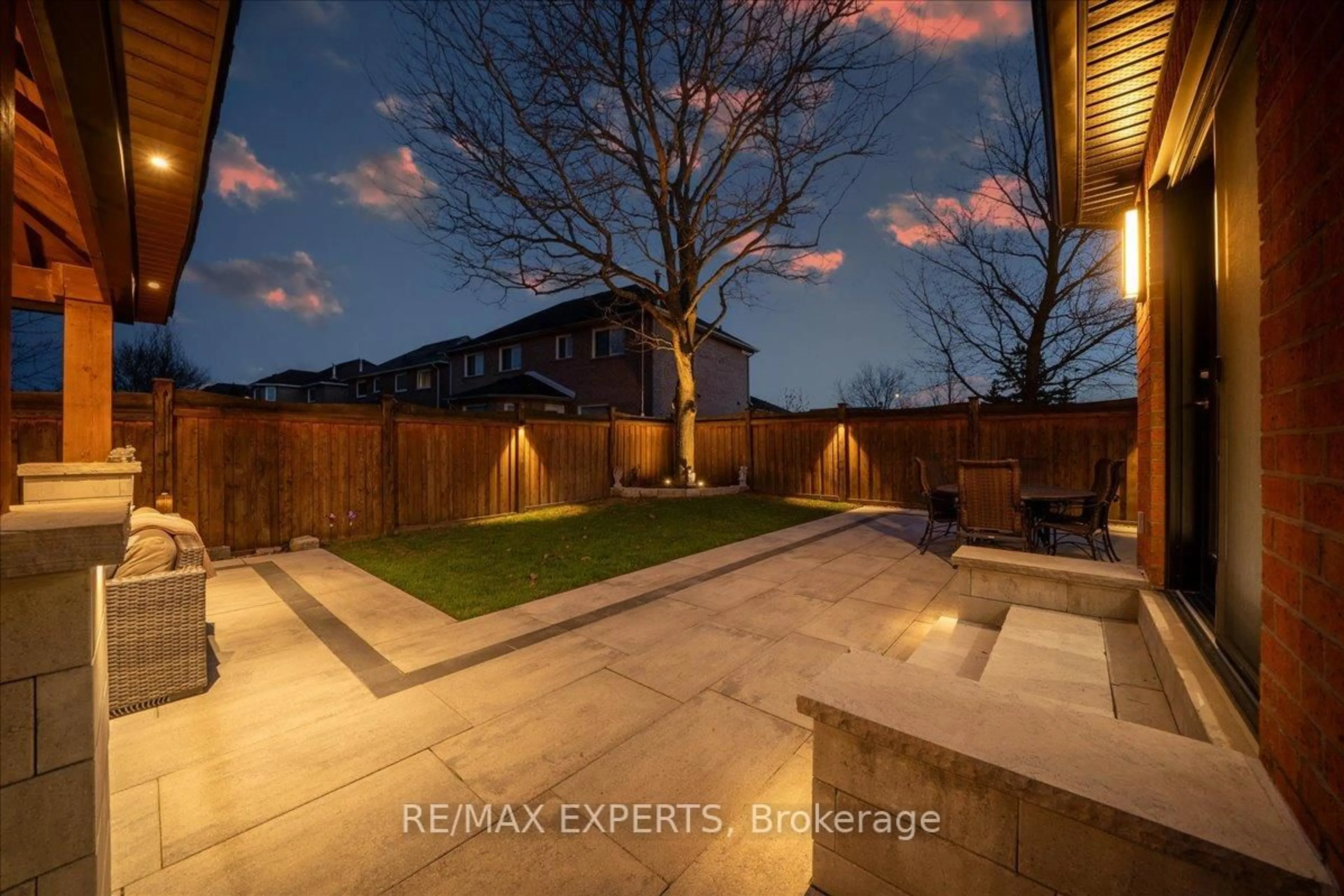 A pic from outside/outdoor area/front of a property/back of a property/a pic from drone, street for 3 Thornbury Rd, Caledon Ontario L7E 1J4