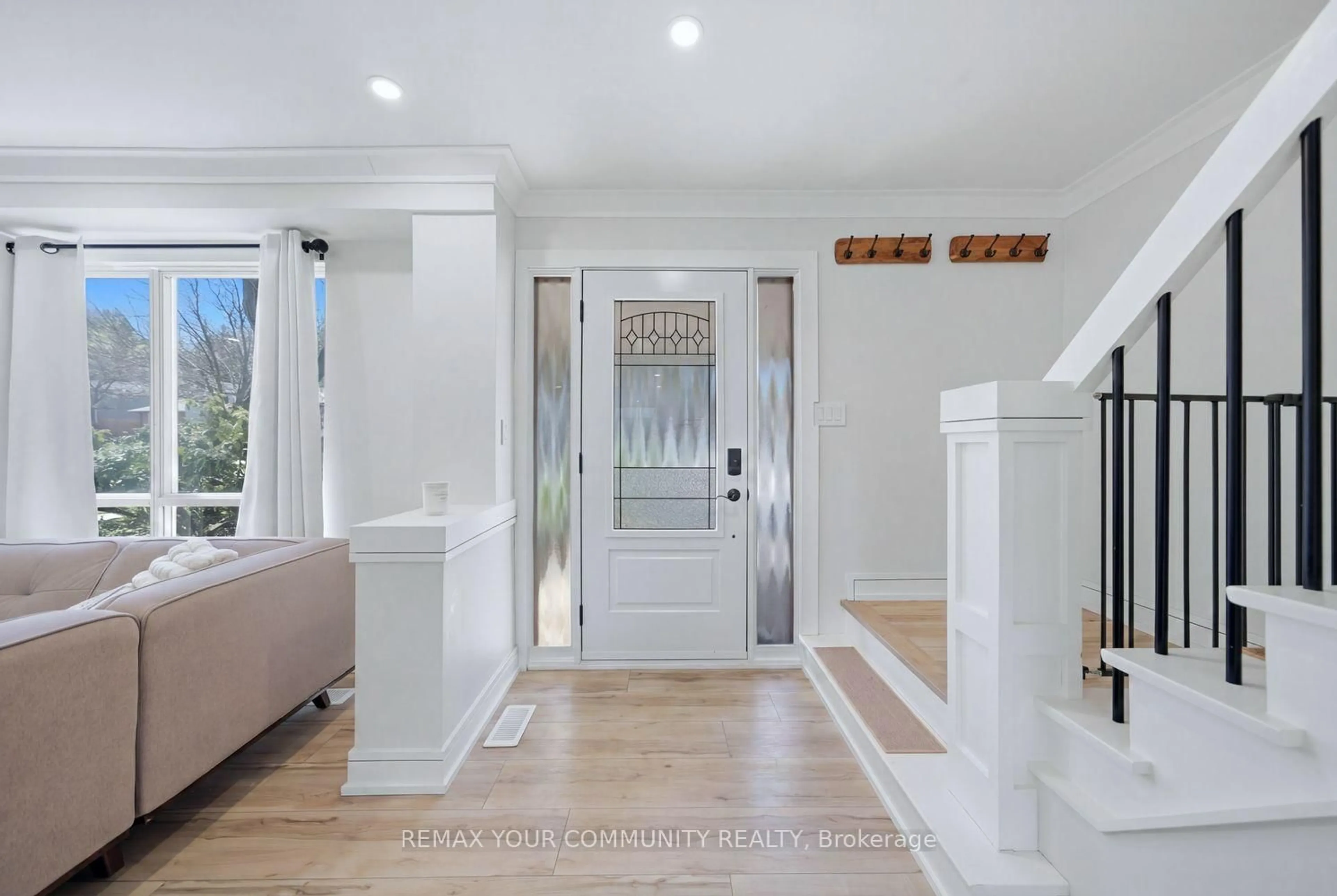 Indoor entryway for 150 connaught Cres, Caledon Ontario L7E 2S4