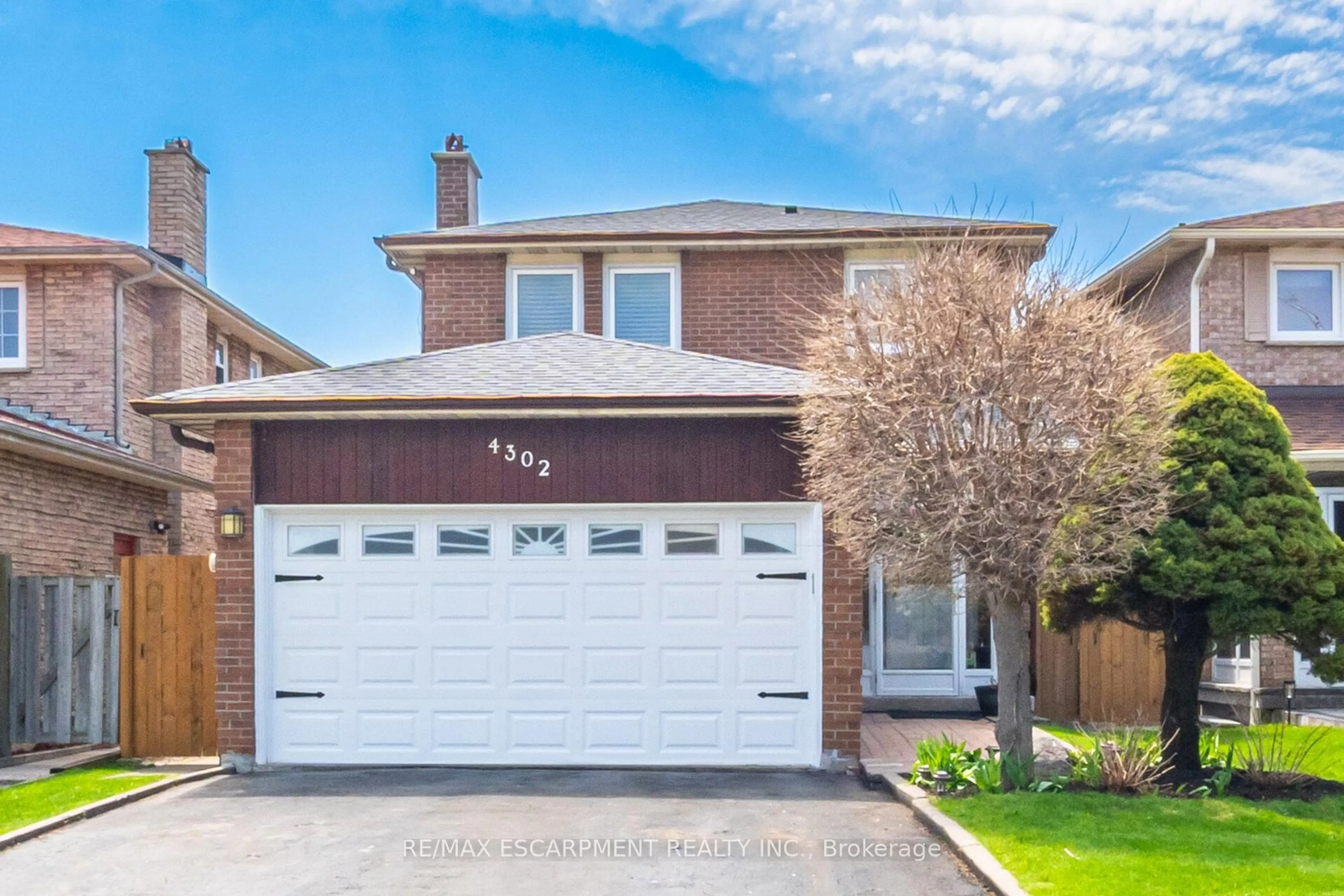 Home with brick exterior material, street for 4302 Highgate Cres, Mississauga Ontario L4W 3H2