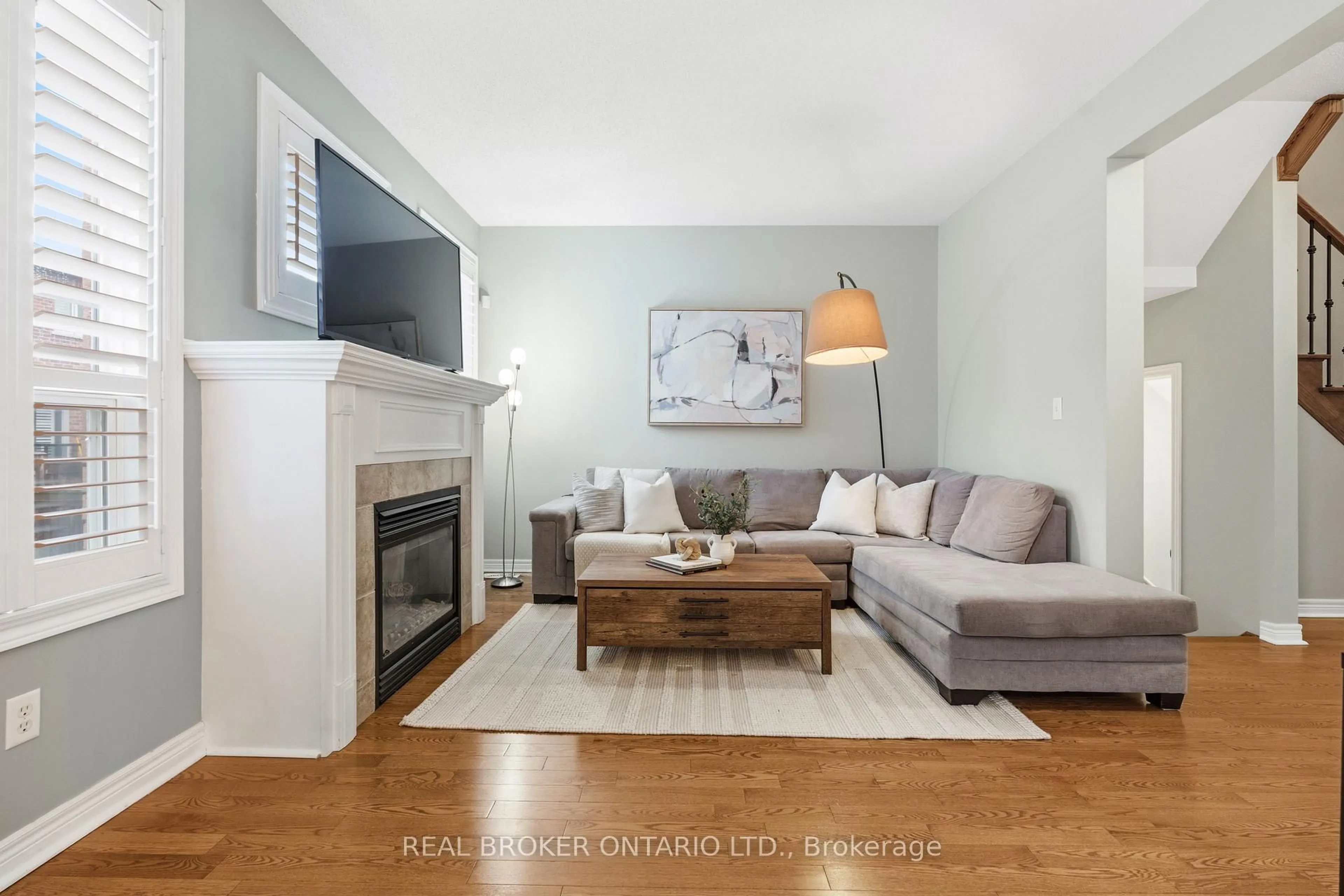 Living room with furniture, unknown for 4648 Kearse St, Burlington Ontario L7M 0E2