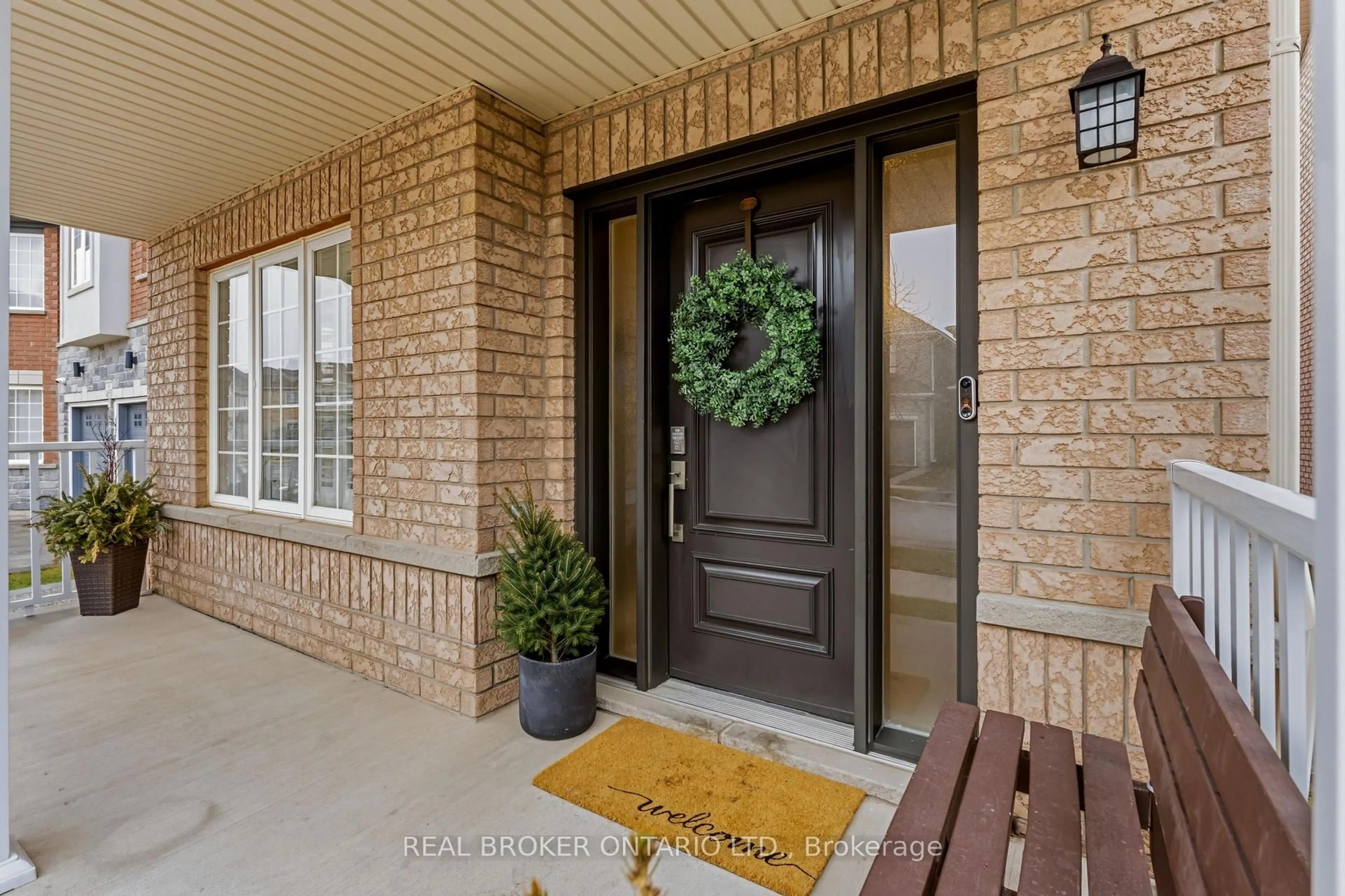 Indoor entryway for 4648 Kearse St, Burlington Ontario L7M 0E2