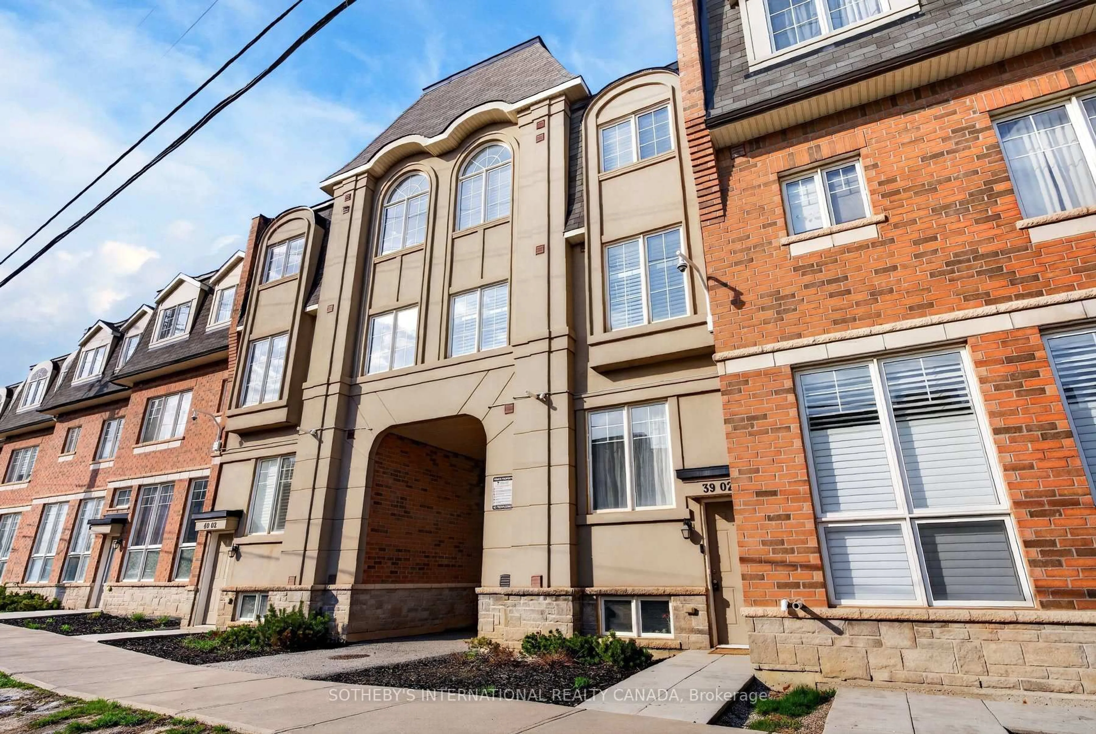 Home with brick exterior material, street for 2420 Baronwood Dr #39-02, Oakville Ontario L6M 0X6