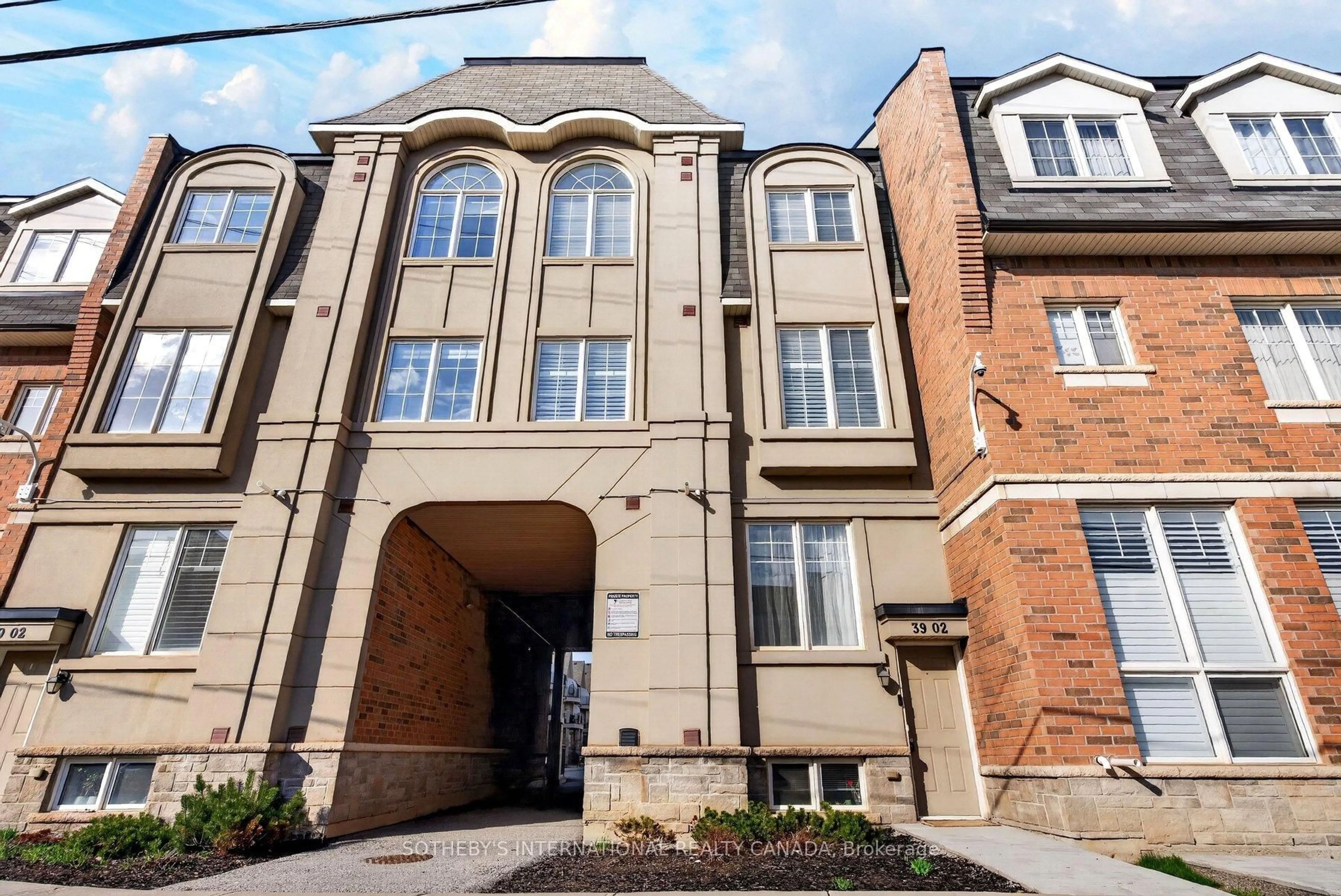 Home with brick exterior material, building for 2420 Baronwood Dr #39-02, Oakville Ontario L6M 0X6