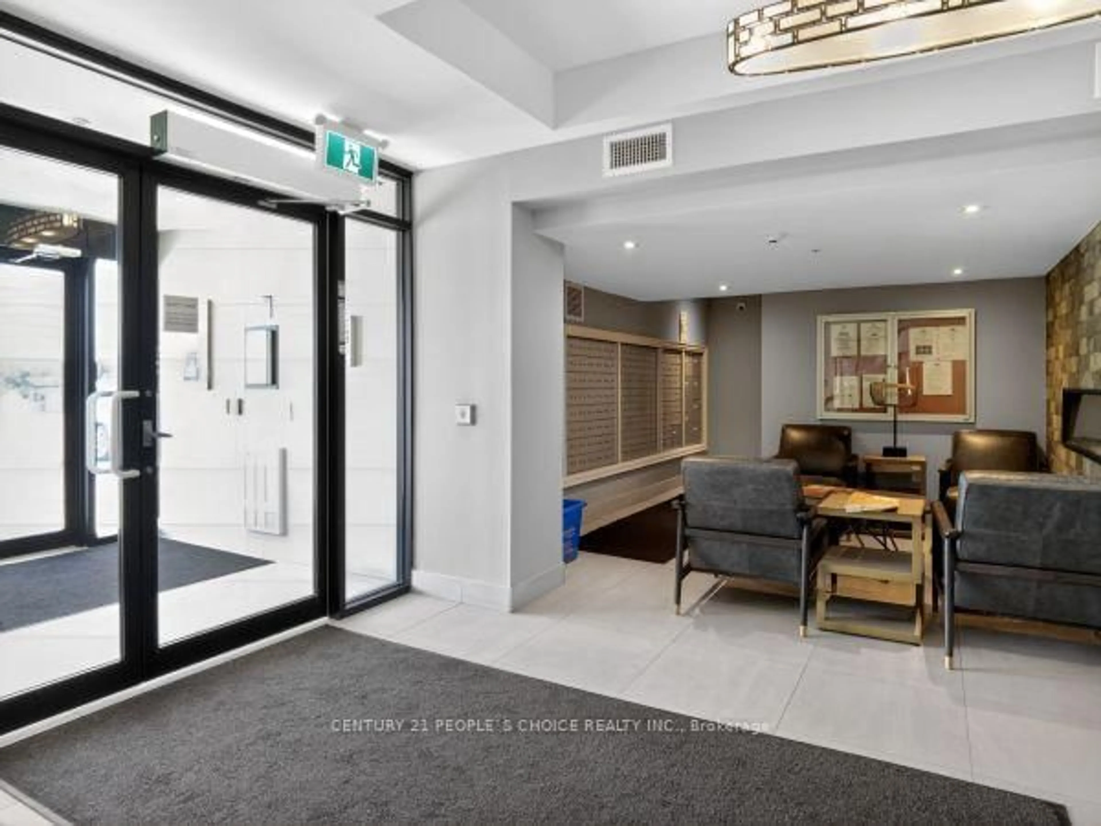 Indoor foyer for 610 Farmstead Dr #407, Milton Ontario L9T 7W2