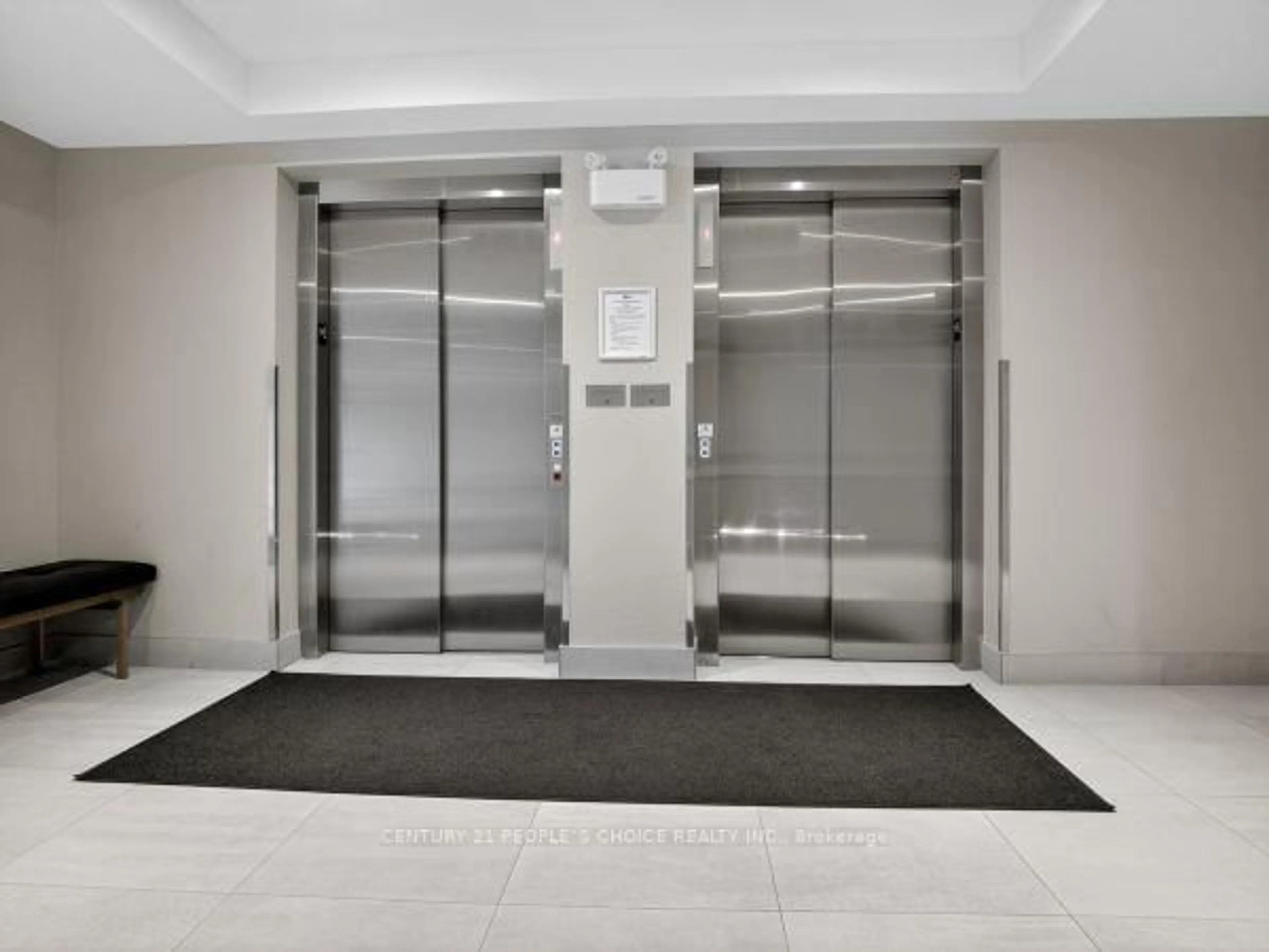 Indoor foyer for 610 Farmstead Dr #407, Milton Ontario L9T 7W2