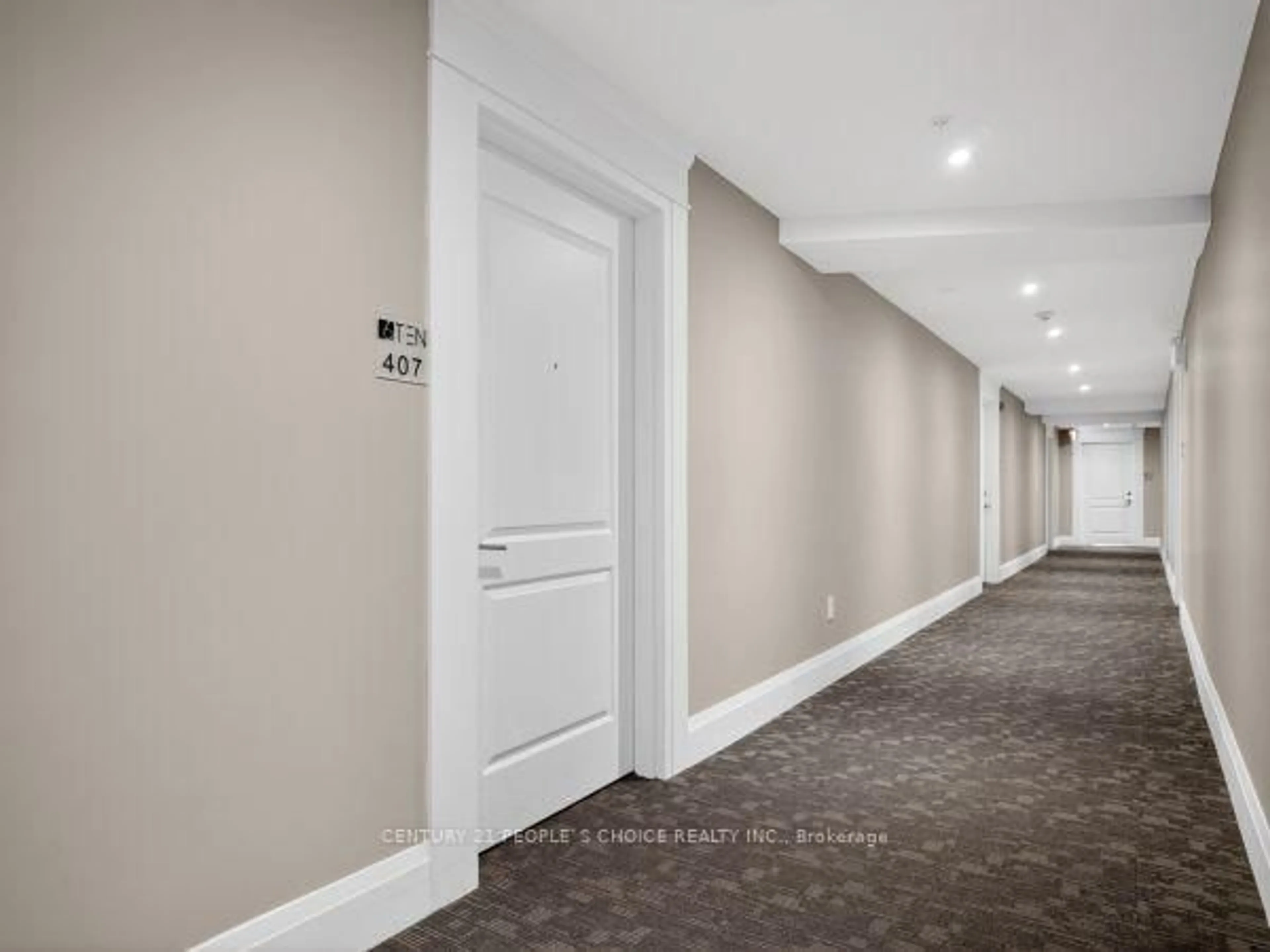 Indoor foyer for 610 Farmstead Dr #407, Milton Ontario L9T 7W2