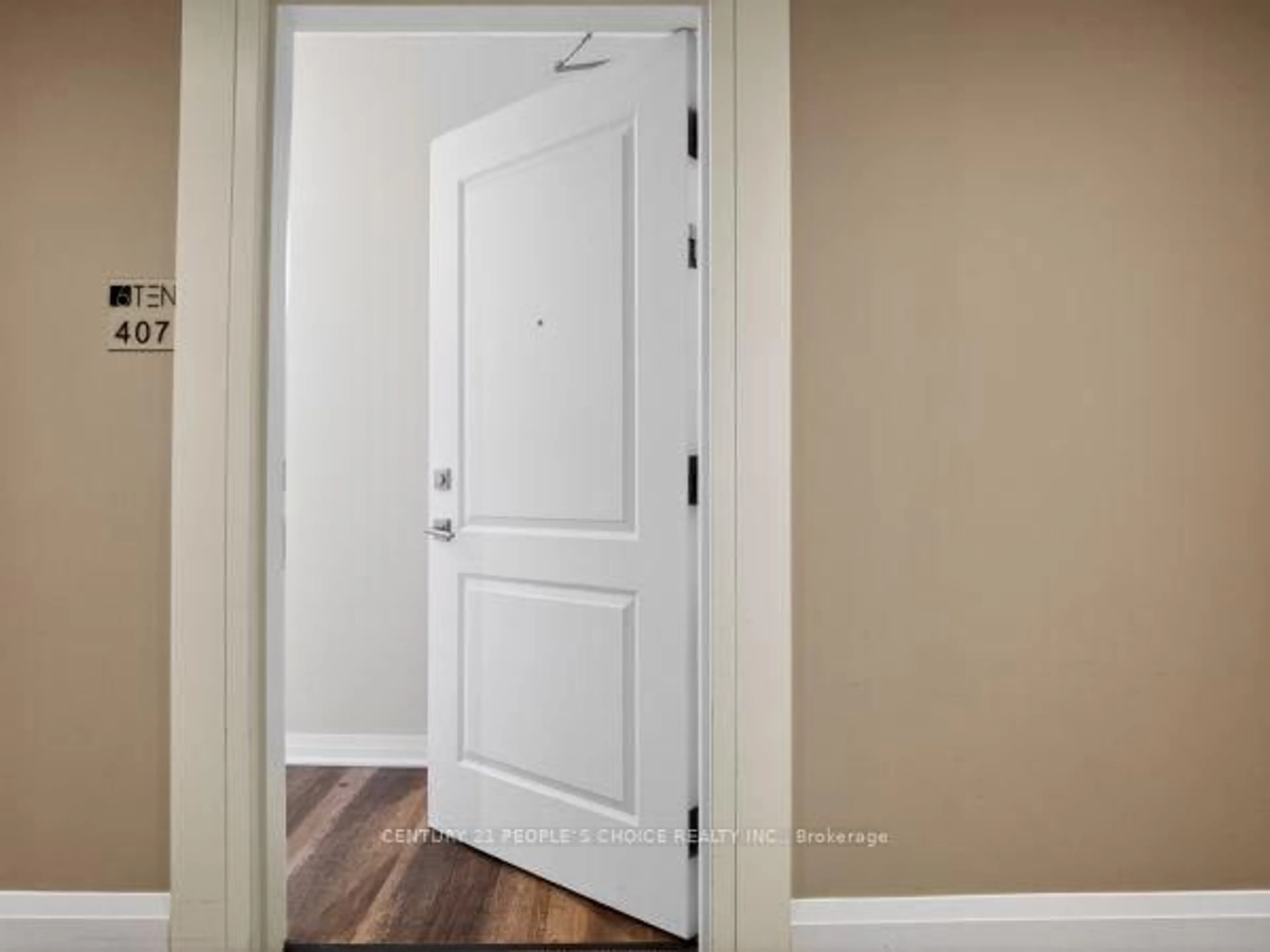 Indoor entryway for 610 Farmstead Dr #407, Milton Ontario L9T 7W2