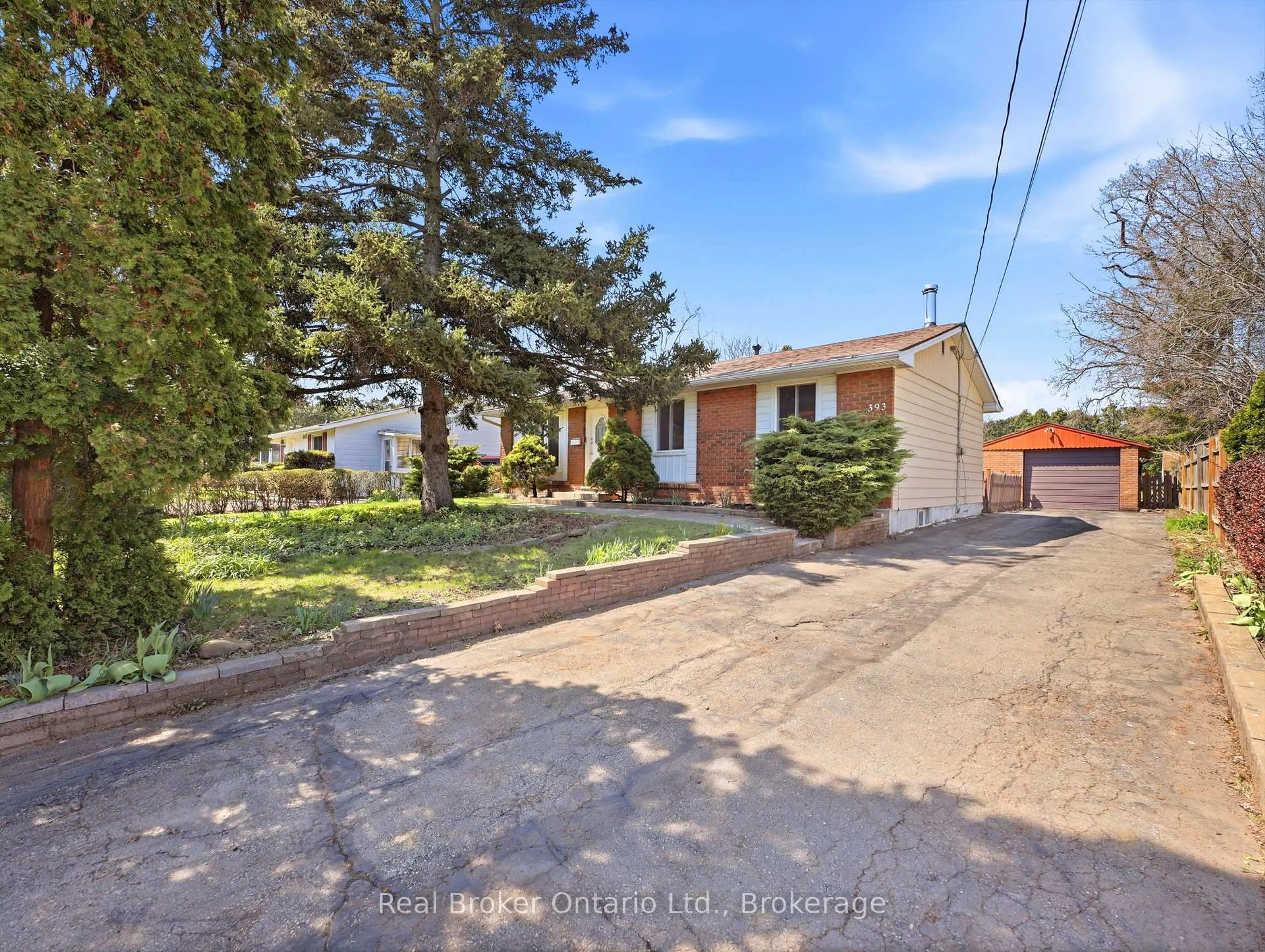 A pic from outside/outdoor area/front of a property/back of a property/a pic from drone, street for 393 ENFIELD Rd, Burlington Ontario L7T 2X5