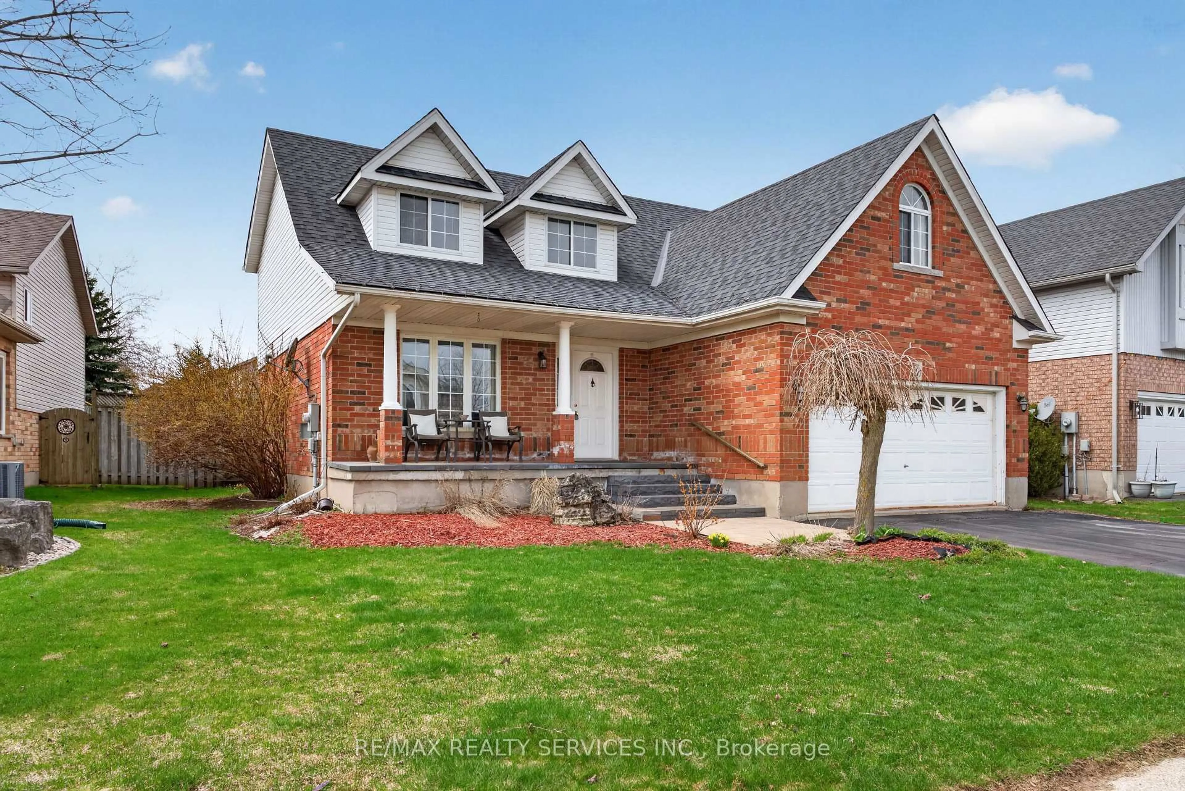 Home with brick exterior material, street for 70 Hunter Rd, Orangeville Ontario L9W 5C5