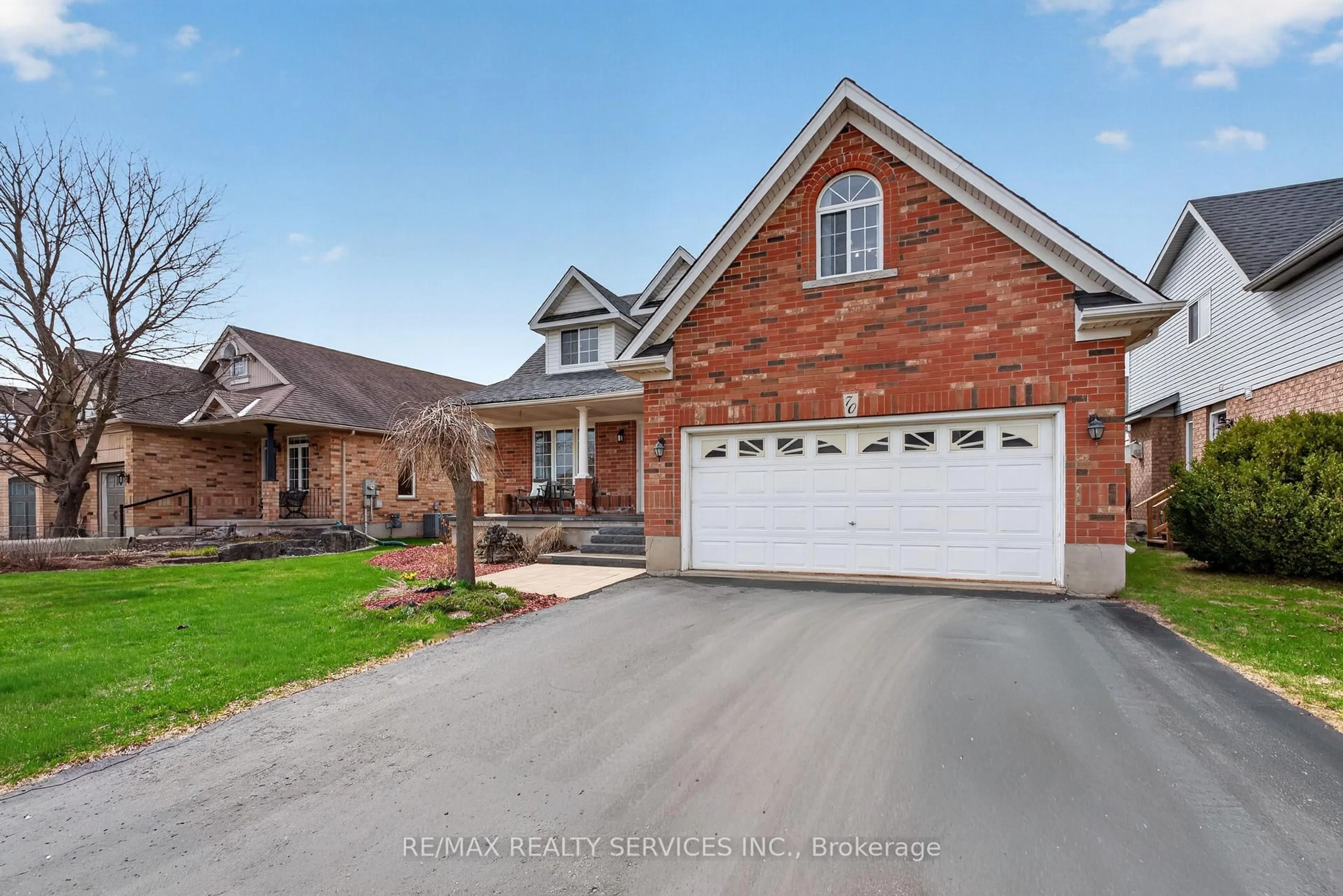 Home with brick exterior material, street for 70 Hunter Rd, Orangeville Ontario L9W 5C5
