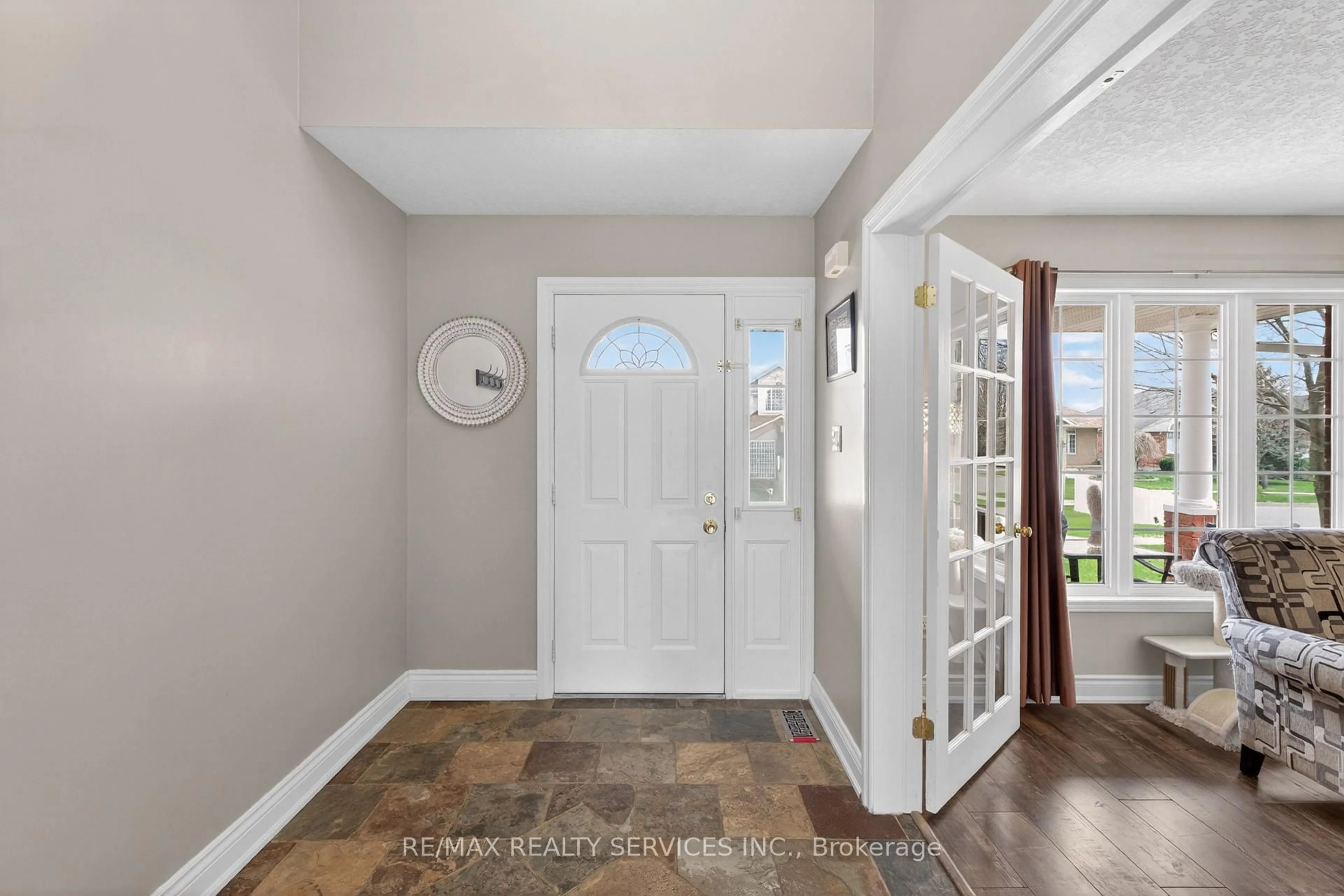 Indoor entryway for 70 Hunter Rd, Orangeville Ontario L9W 5C5