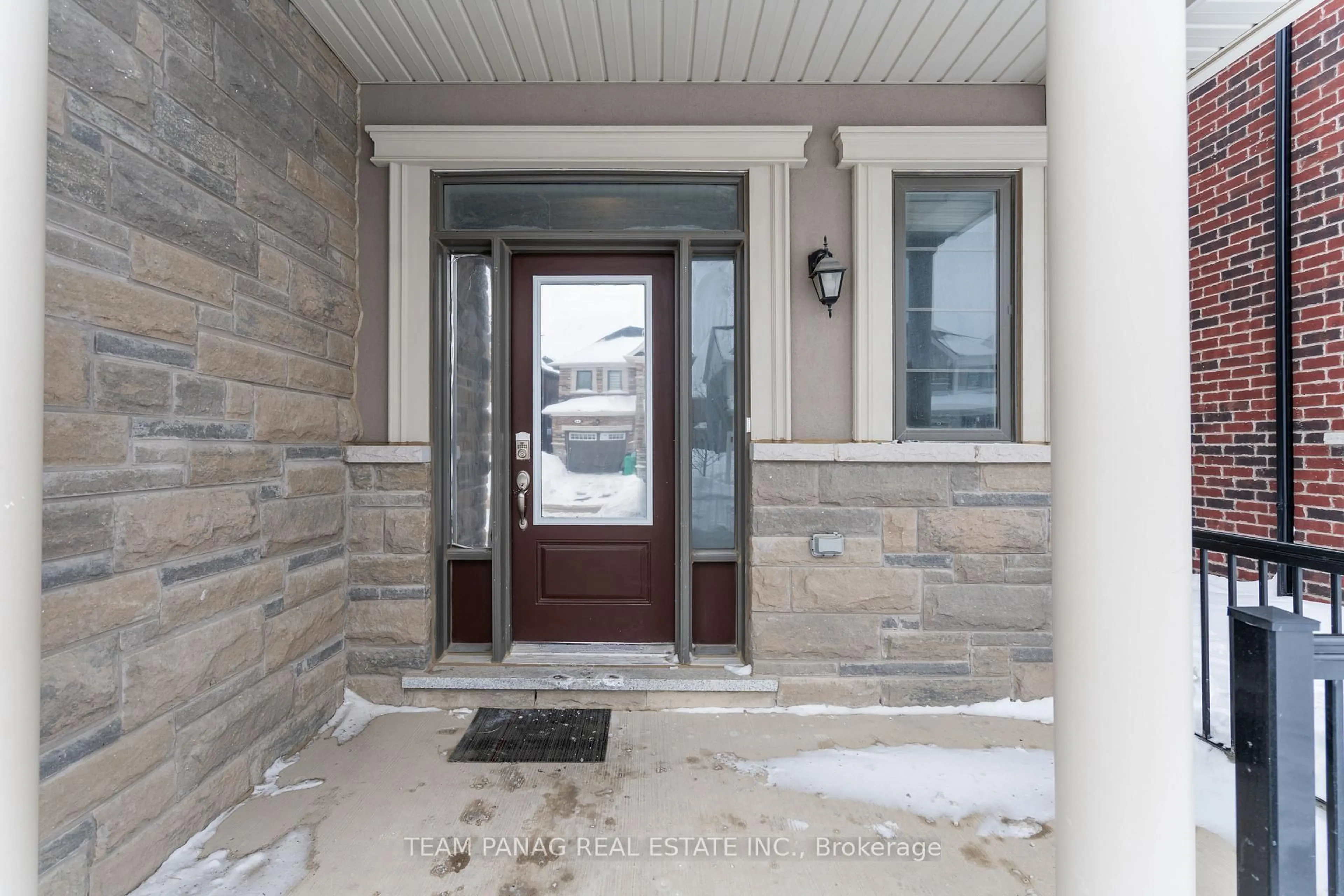 Indoor entryway for 43 Speckled Alder St, Caledon Ontario L7C 4J1
