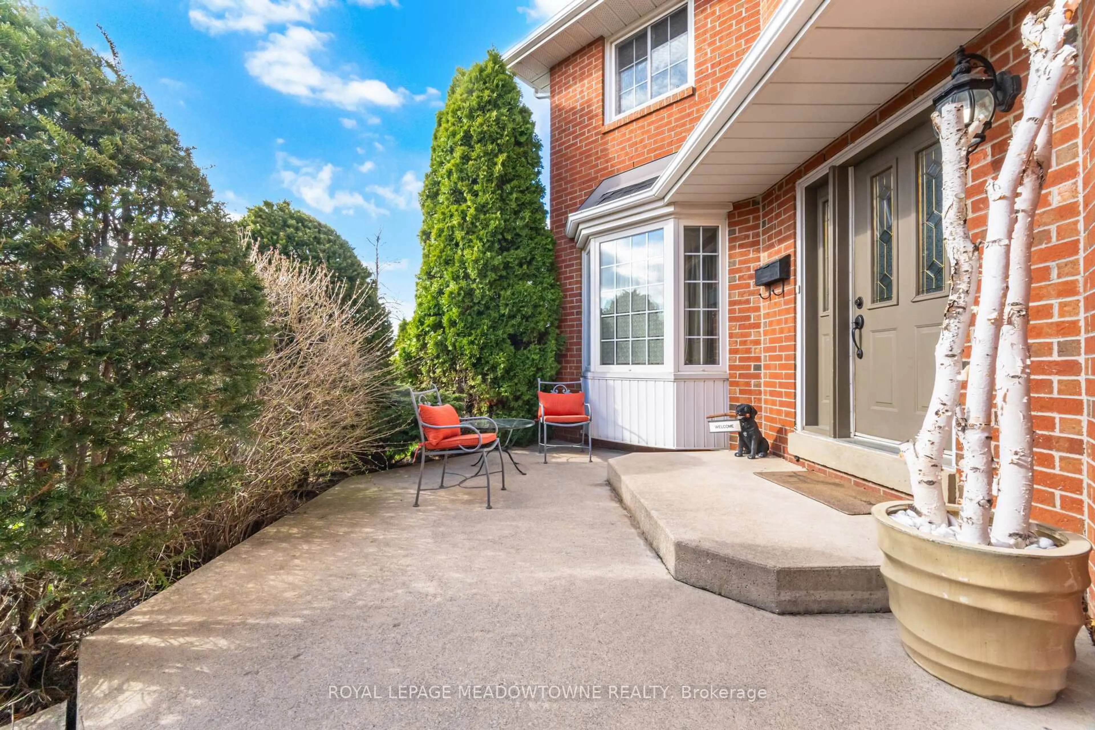 Patio, street for 38 Mckillop Crt, Brampton Ontario L6Y 3J2