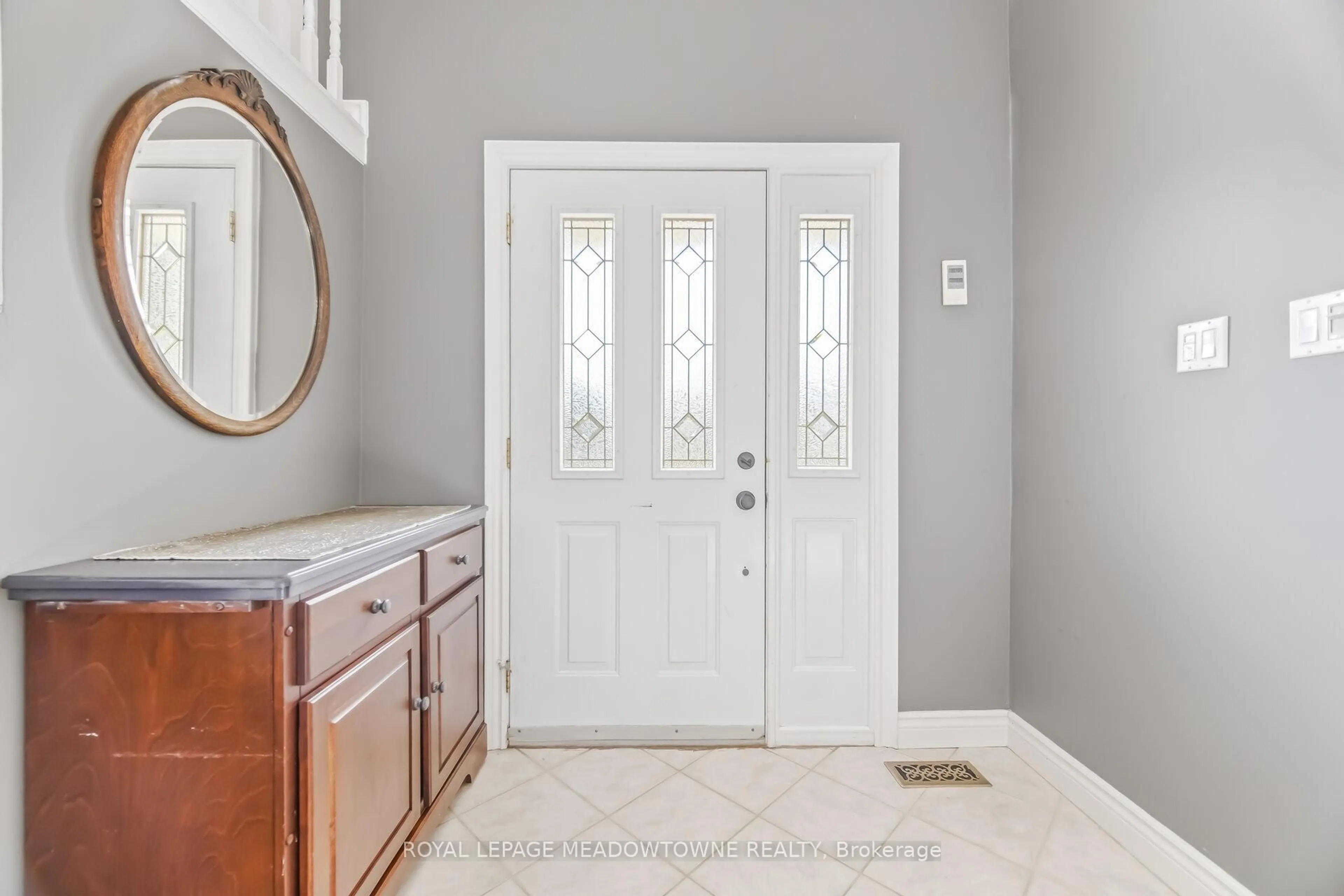 Indoor entryway for 38 Mckillop Crt, Brampton Ontario L6Y 3J2