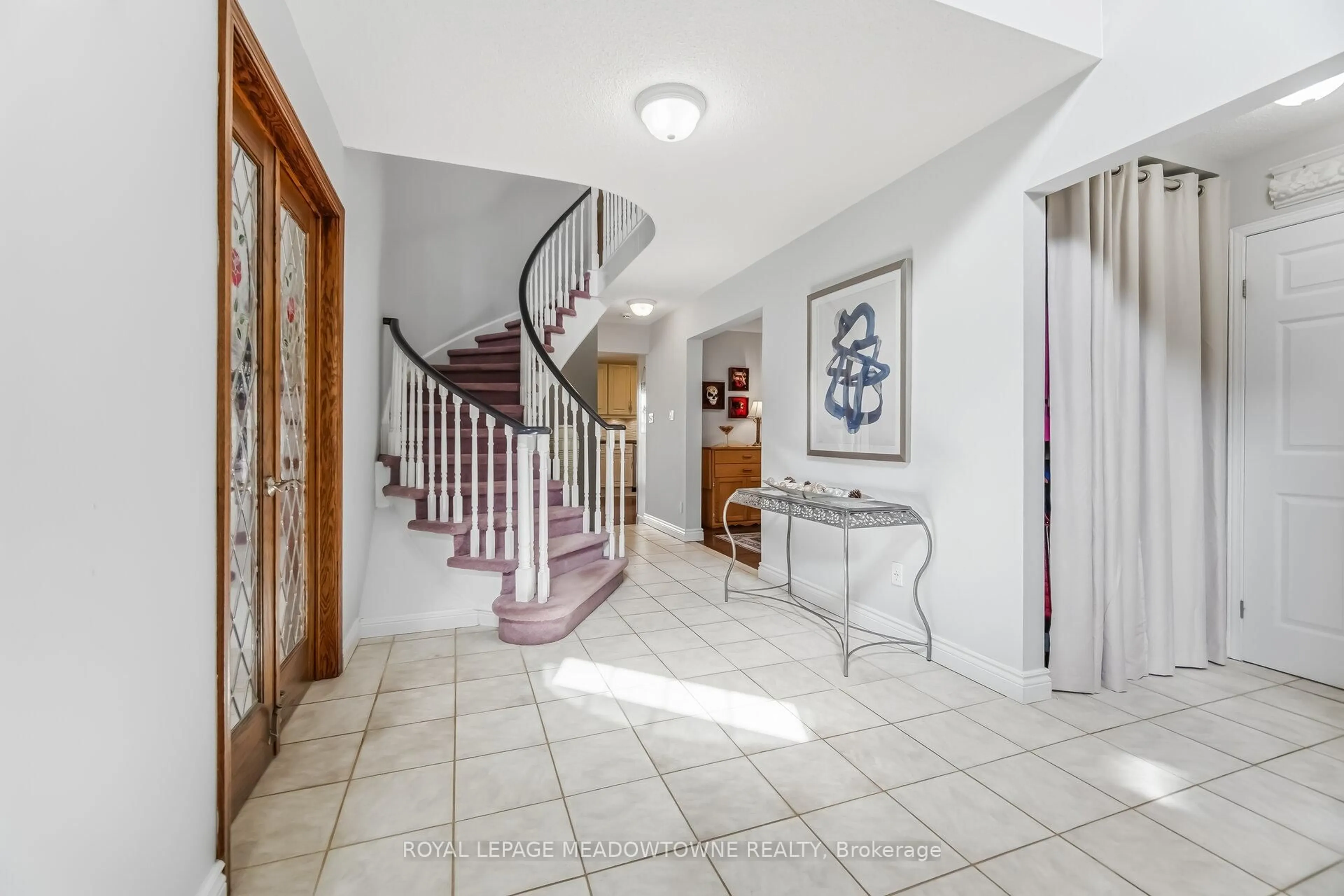 Indoor foyer for 38 Mckillop Crt, Brampton Ontario L6Y 3J2