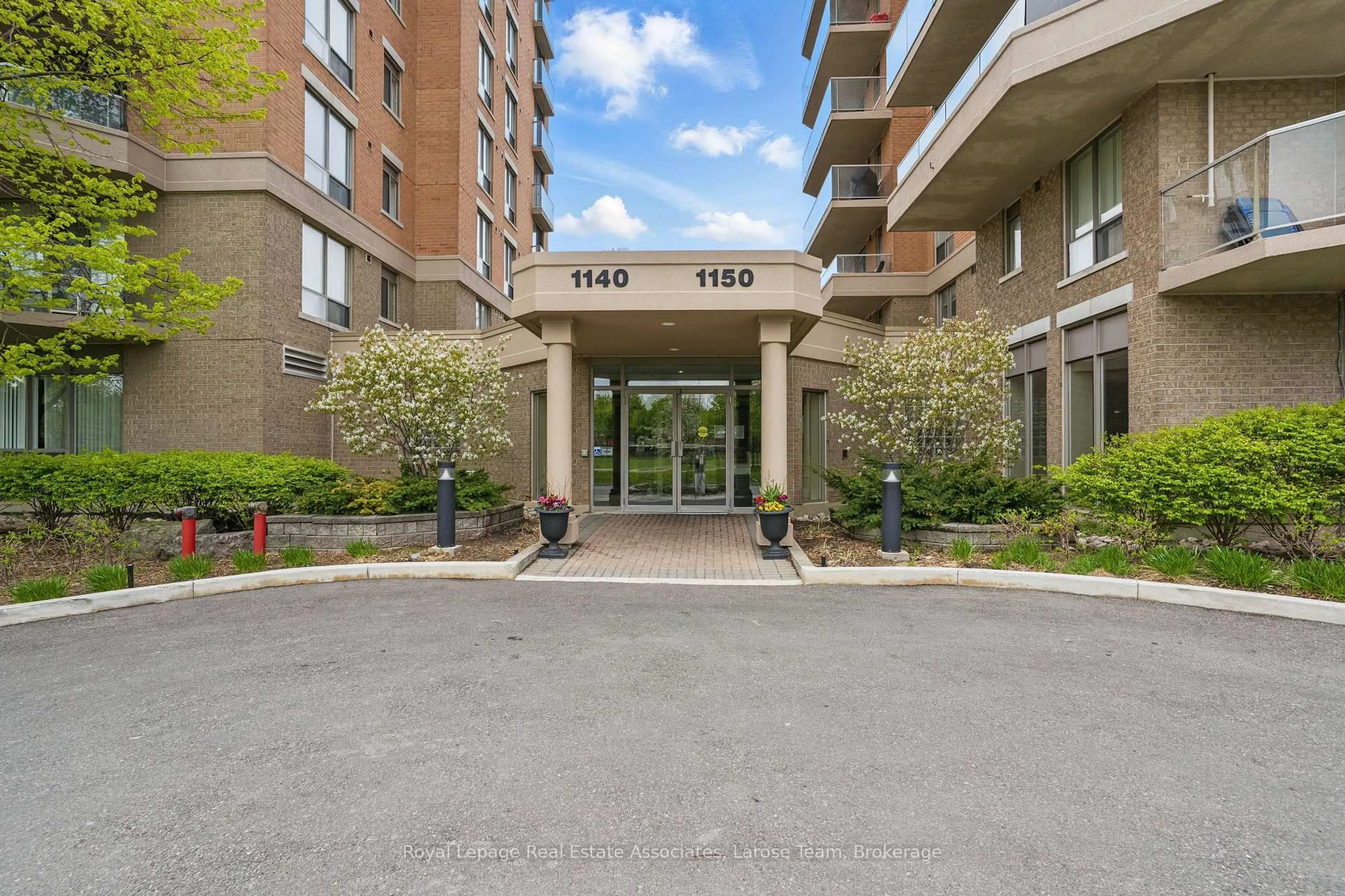 Indoor foyer for 1140 Parkwest Pl #709, Mississauga Ontario L5E 3K9