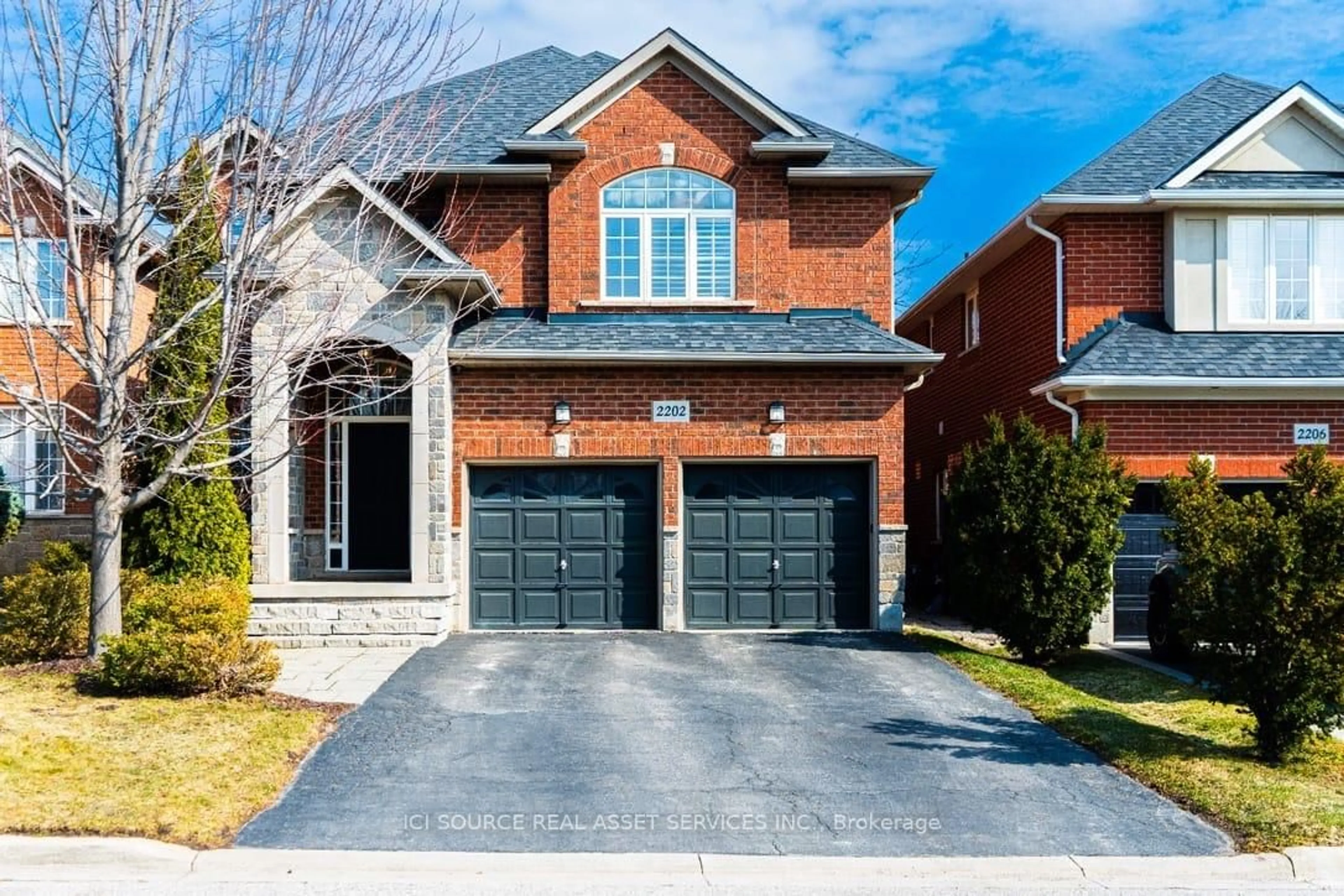 Home with brick exterior material, street for 2202 Brookhaven Cres, Oakville Ontario L6M 5B8