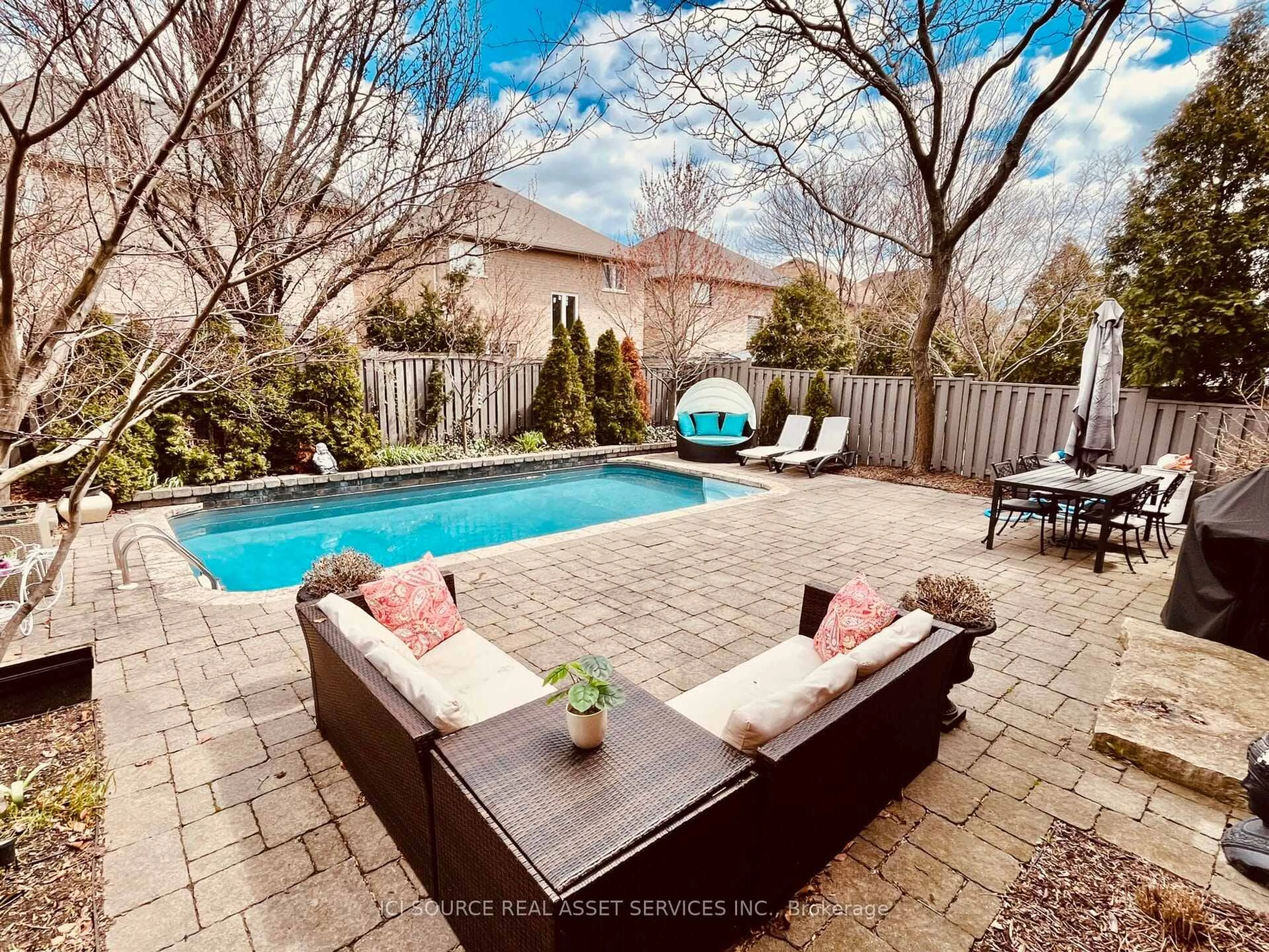 Patio, street for 2202 Brookhaven Cres, Oakville Ontario L6M 5B8