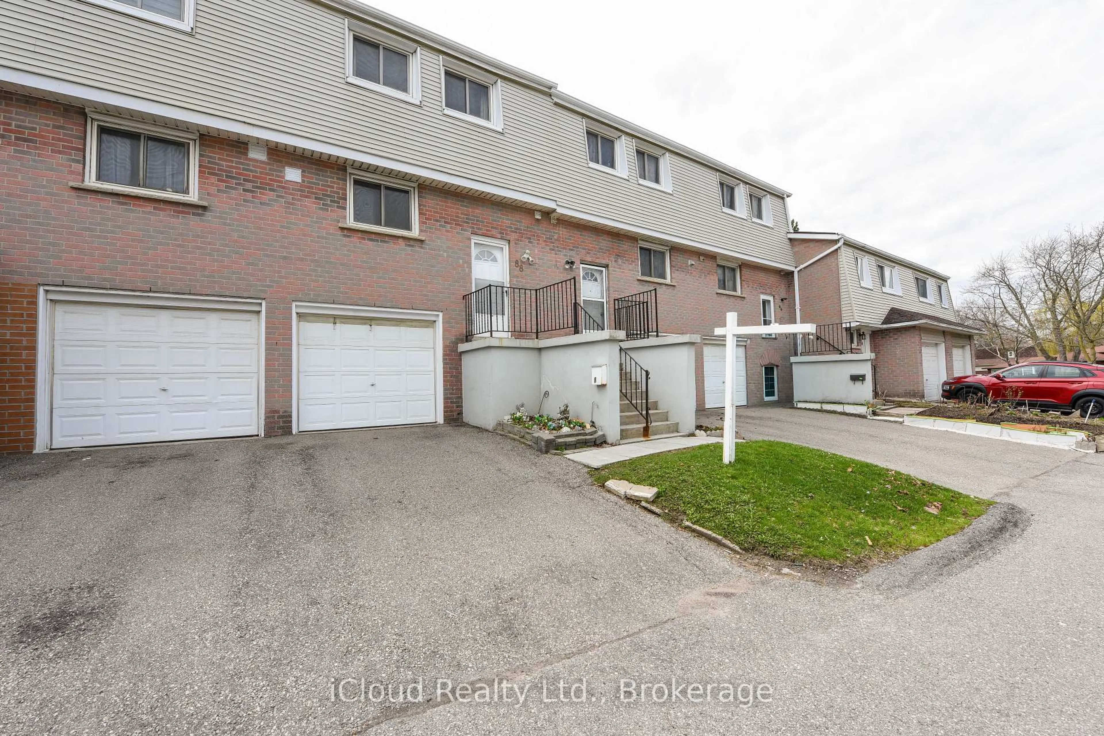 A pic from outside/outdoor area/front of a property/back of a property/a pic from drone, street for 400 Mississauga Valley Blvd #88, Mississauga Ontario L5A 3N6
