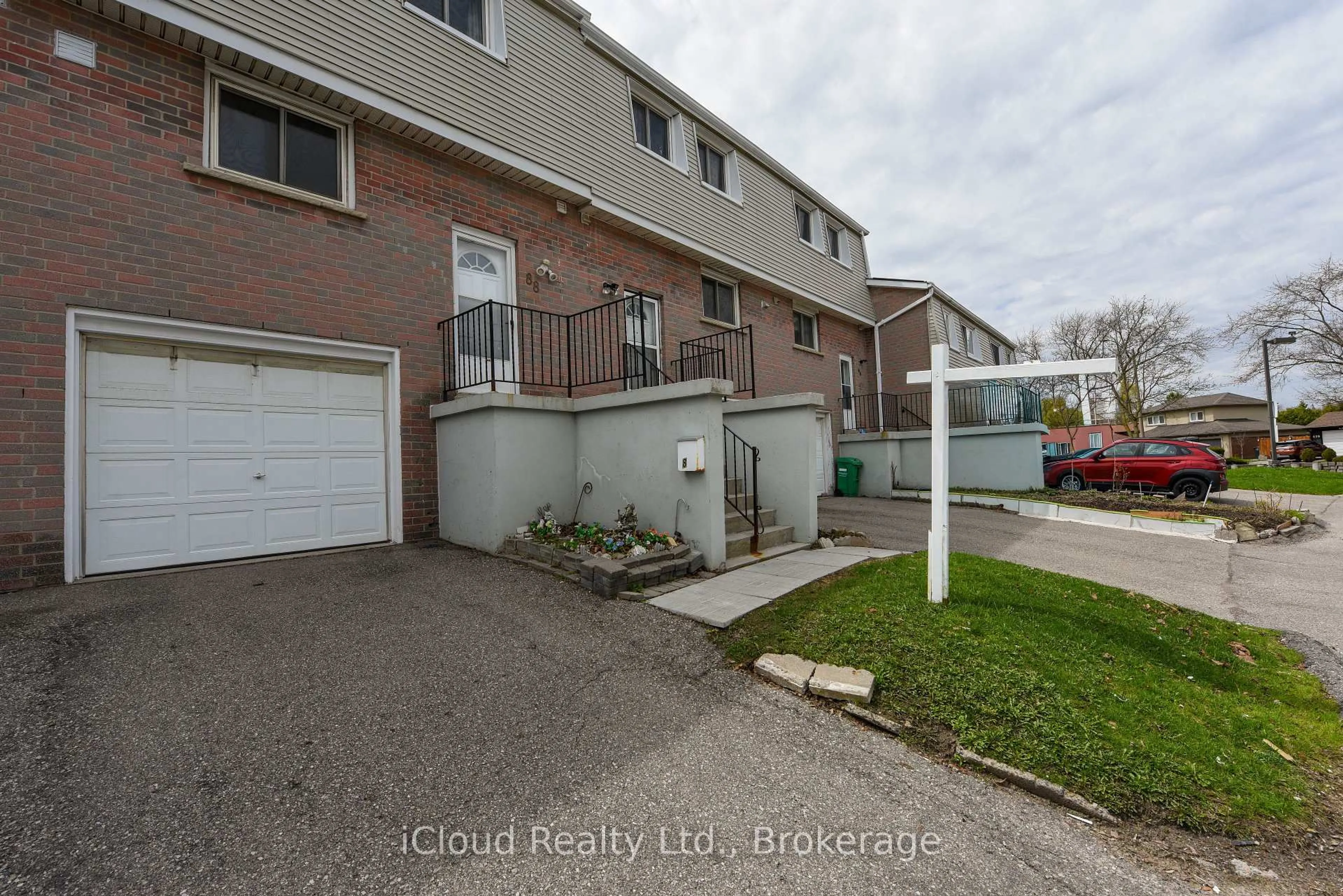 A pic from outside/outdoor area/front of a property/back of a property/a pic from drone, street for 400 Mississauga Valley Blvd #88, Mississauga Ontario L5A 3N6